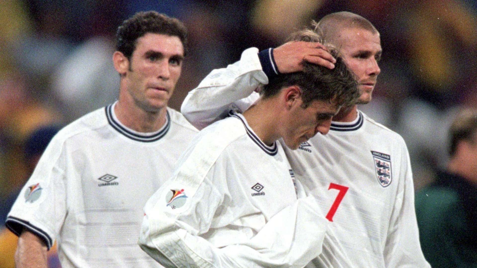 Phil Neville David Beckham England Romania Euro 2000