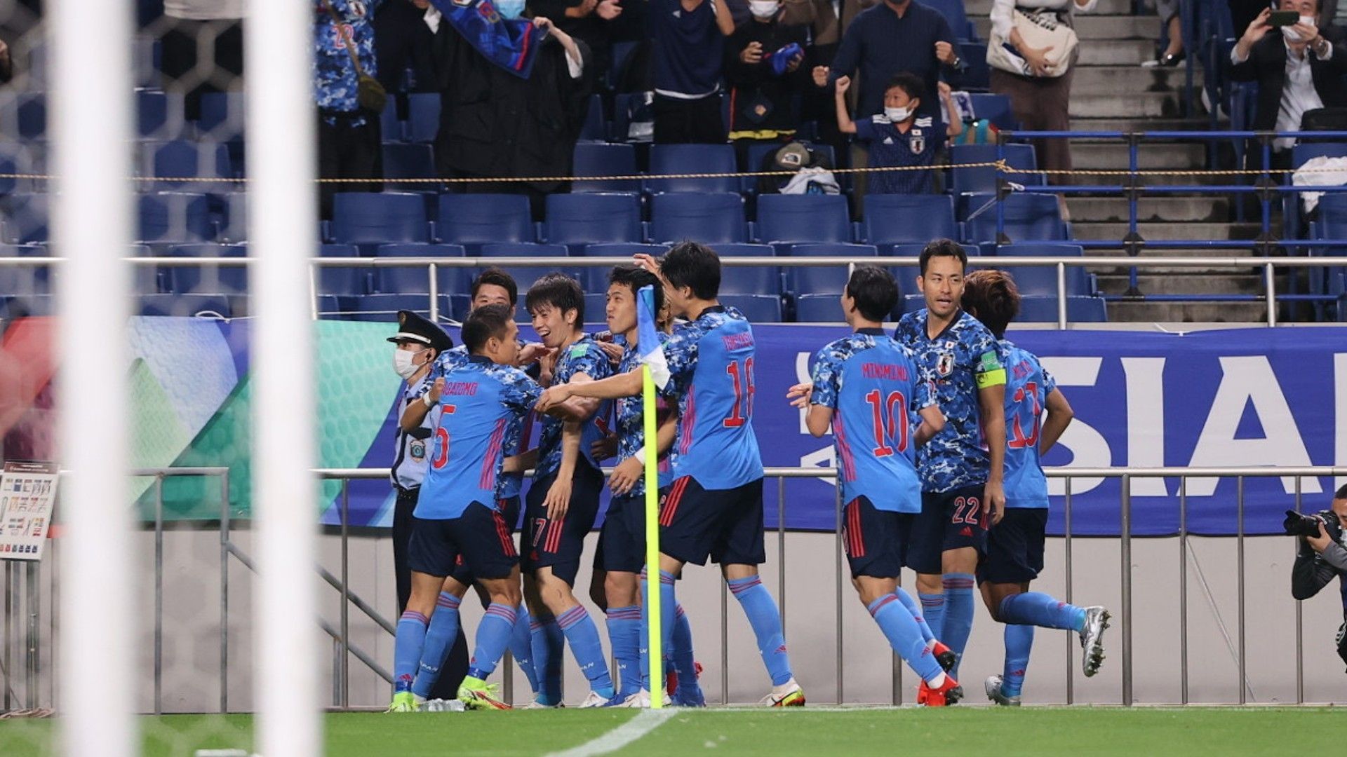 tanaga_goal_yorokobi_Arai