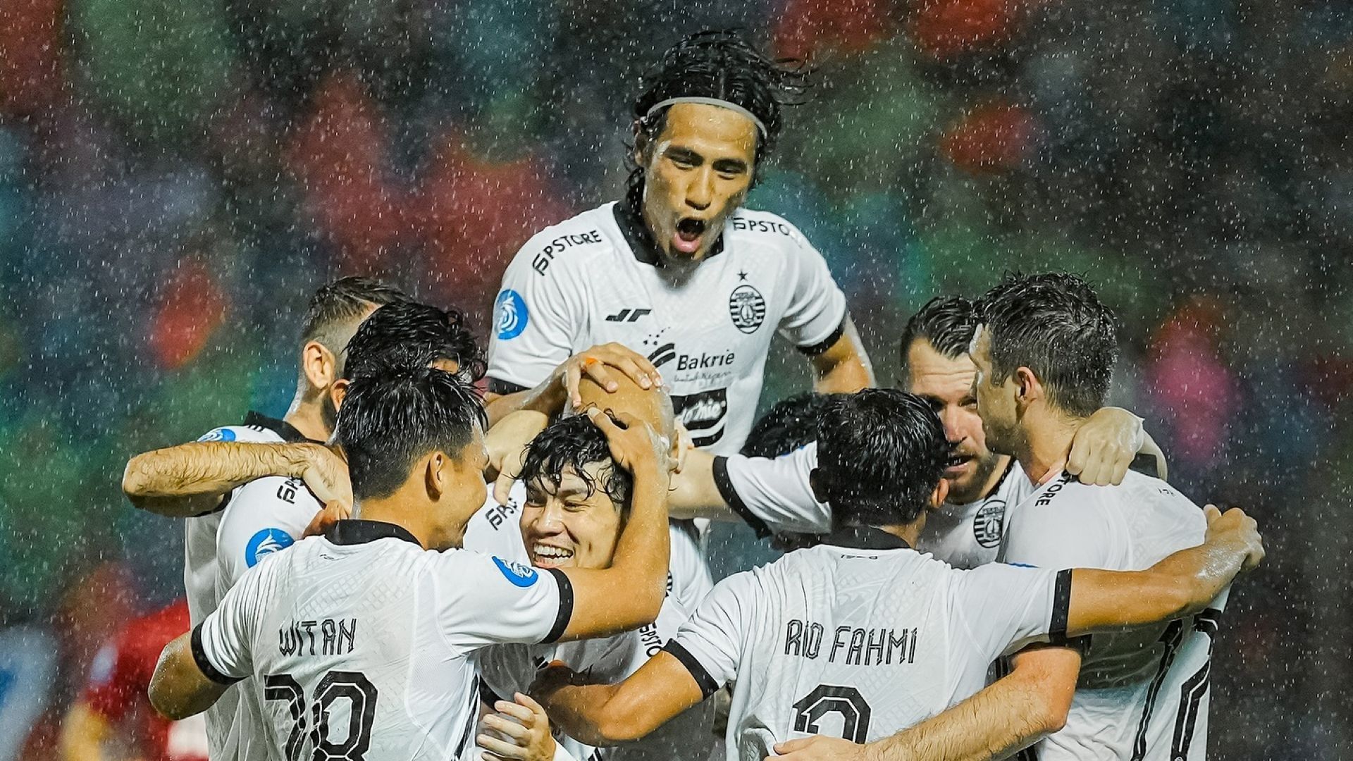 Selebrasi pemain Persija Jakarta vs Semen Padang 06122024