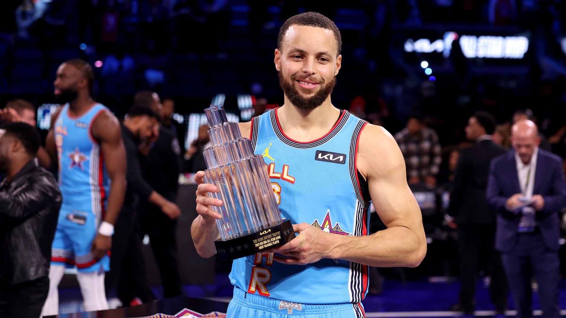 Stephen Curry #30 of the Golden State Warriors and Shaq's OGs poses with the 2025 KIA Kobe Bryant MVP trophy