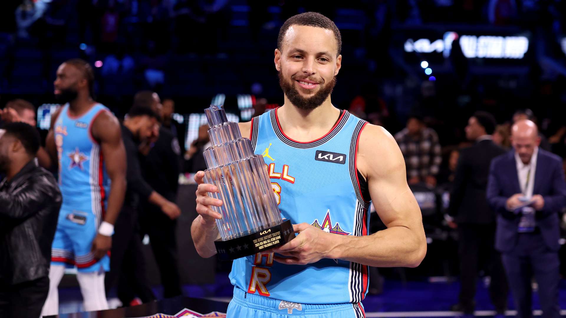 Stephen Curry #30 of the Golden State Warriors and Shaq's OGs poses with the 2025 KIA Kobe Bryant MVP trophy