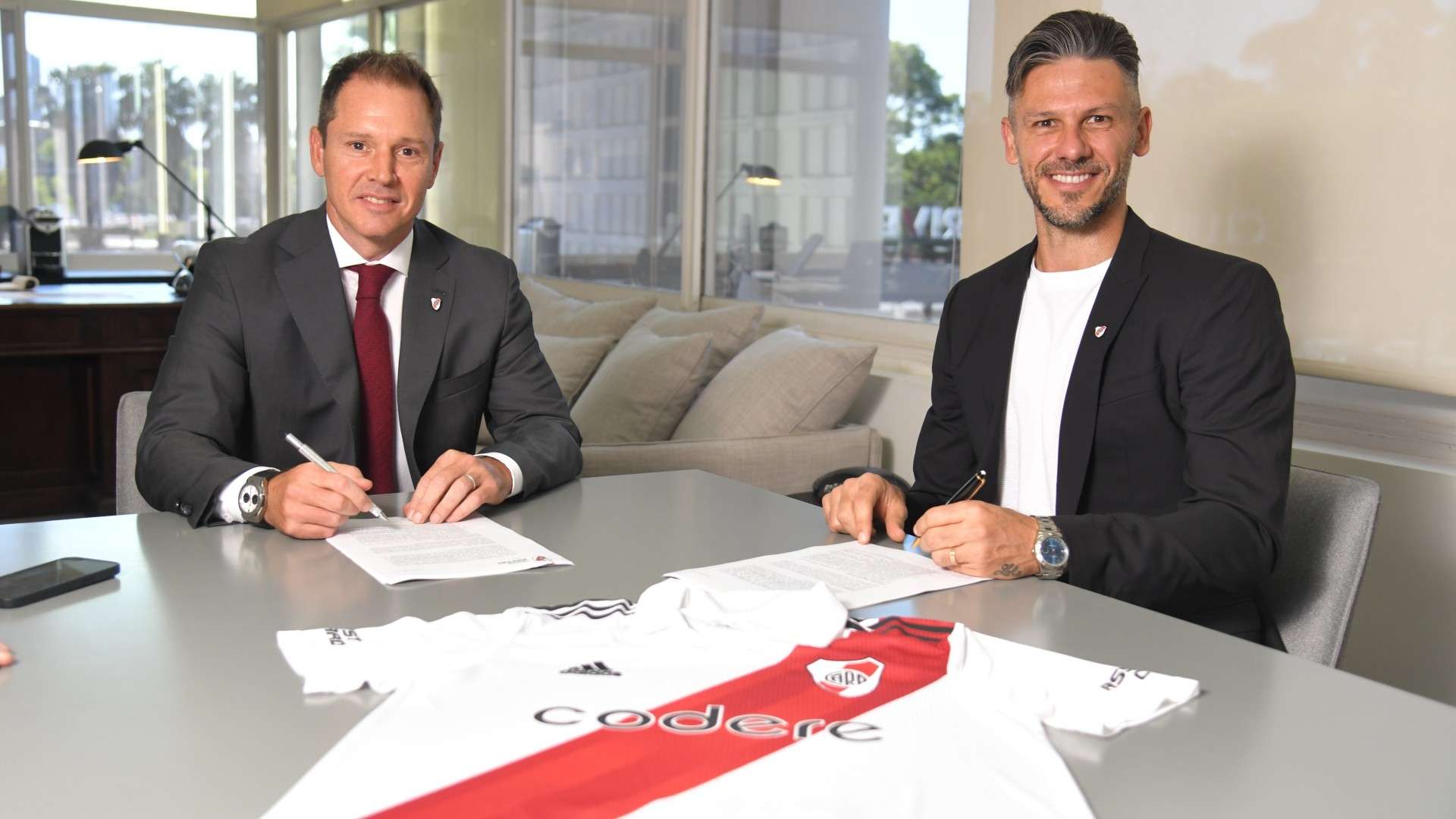 Martin Demichelis Firma Contrato River 16112022