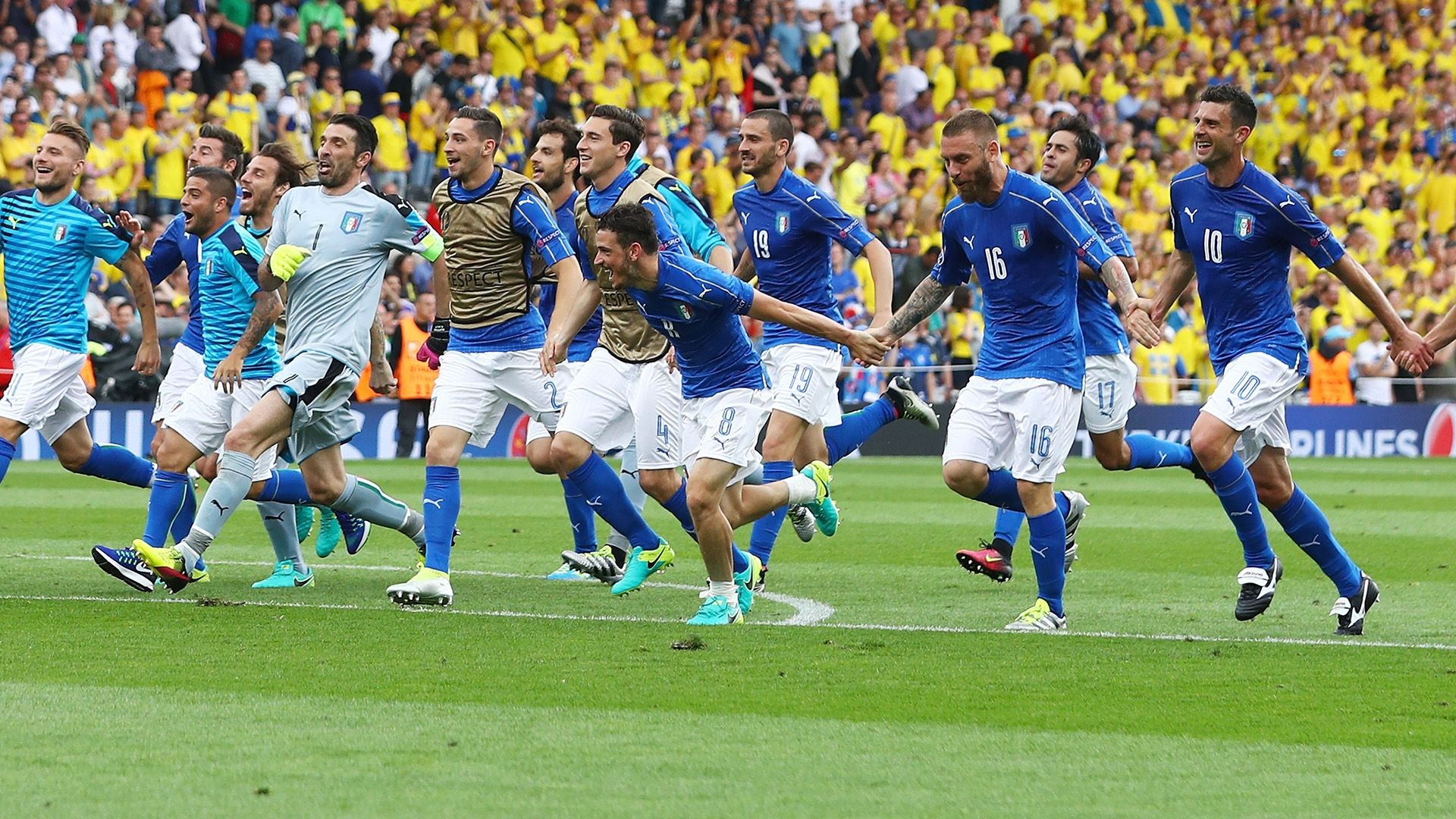 Italy celebrating vs Sweden