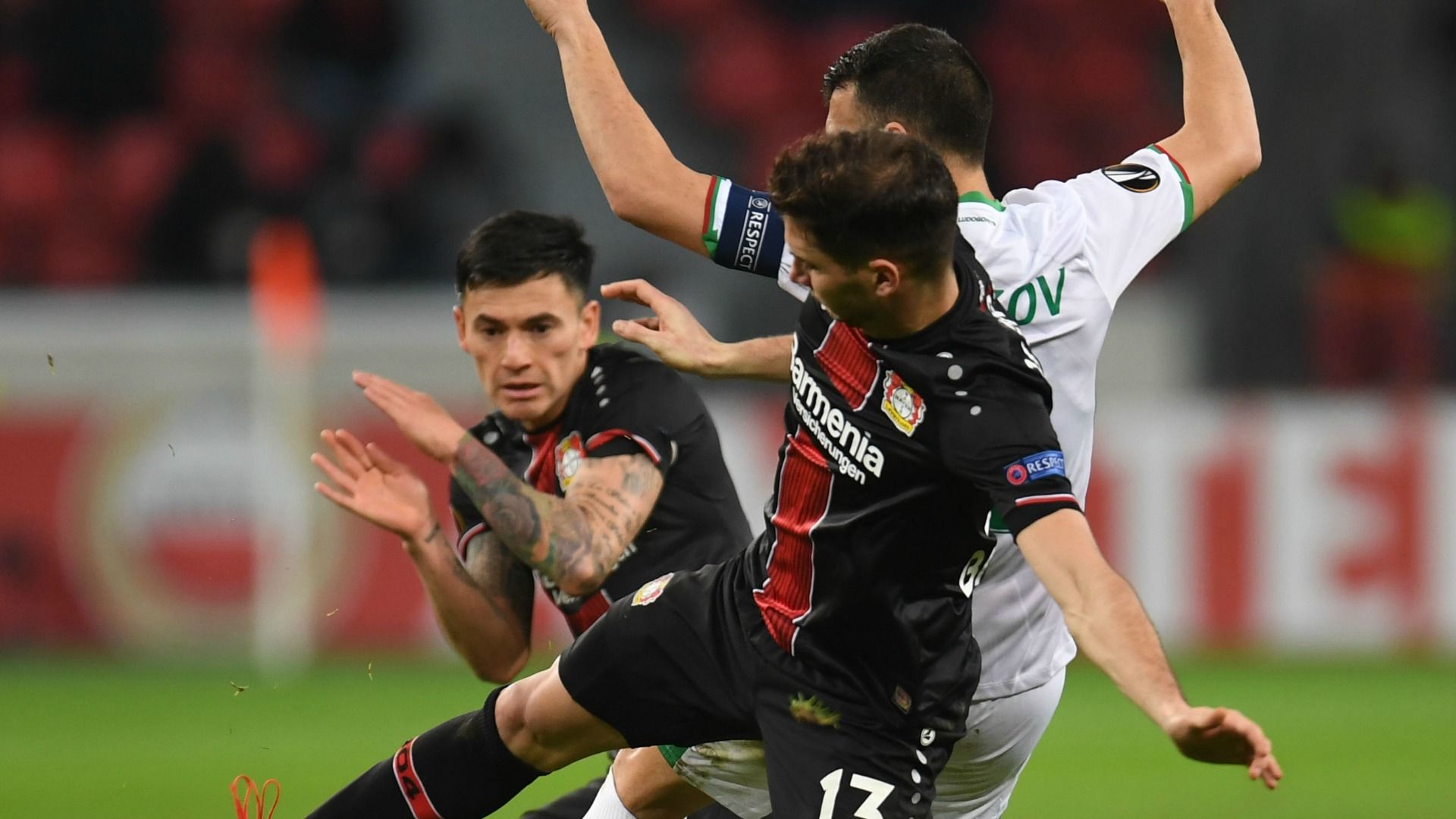 Charles Aránguiz - Lucas Alario