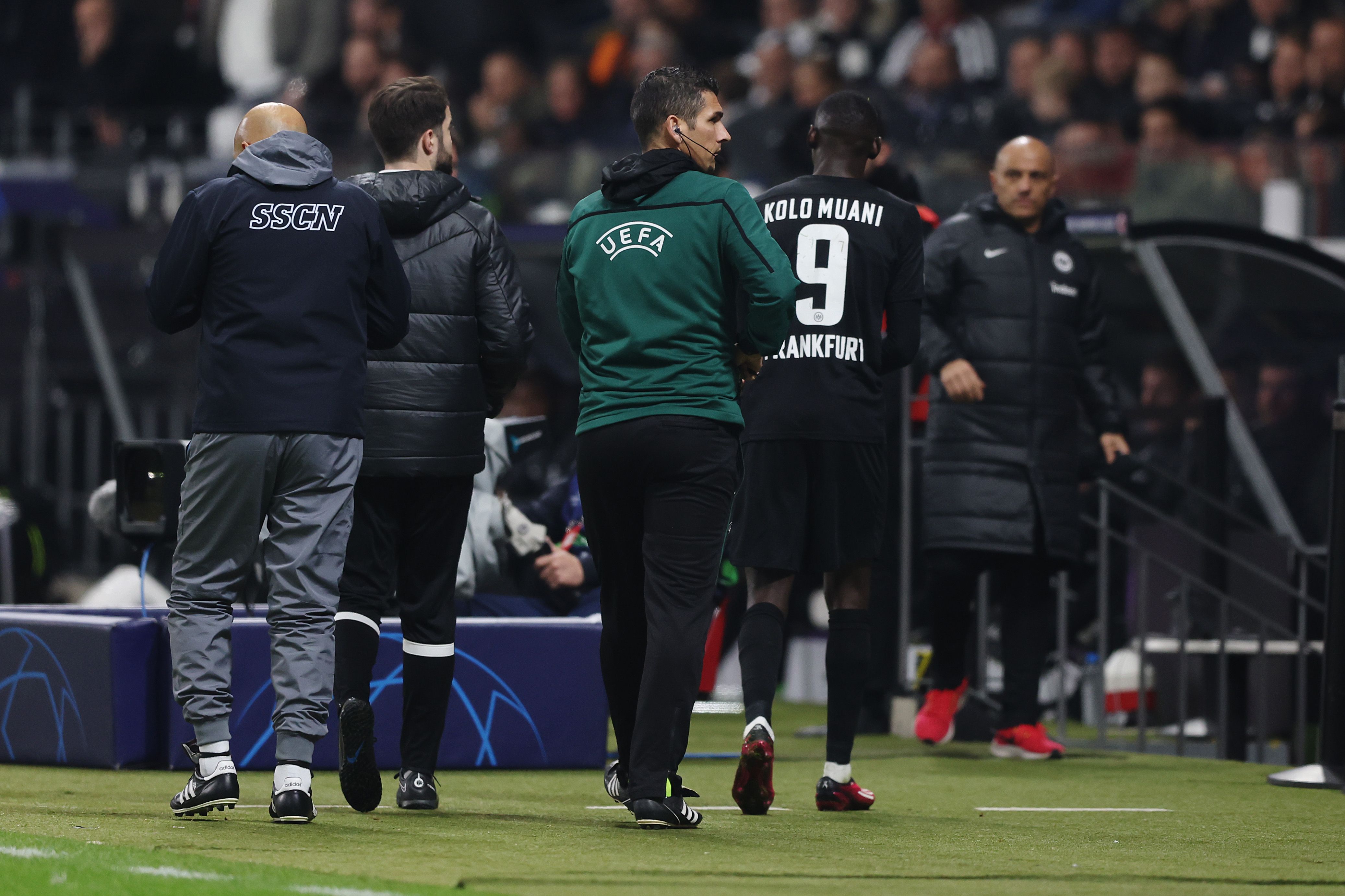 Randal Kolo Muani sent off Eintracht Frankfurt Napoli