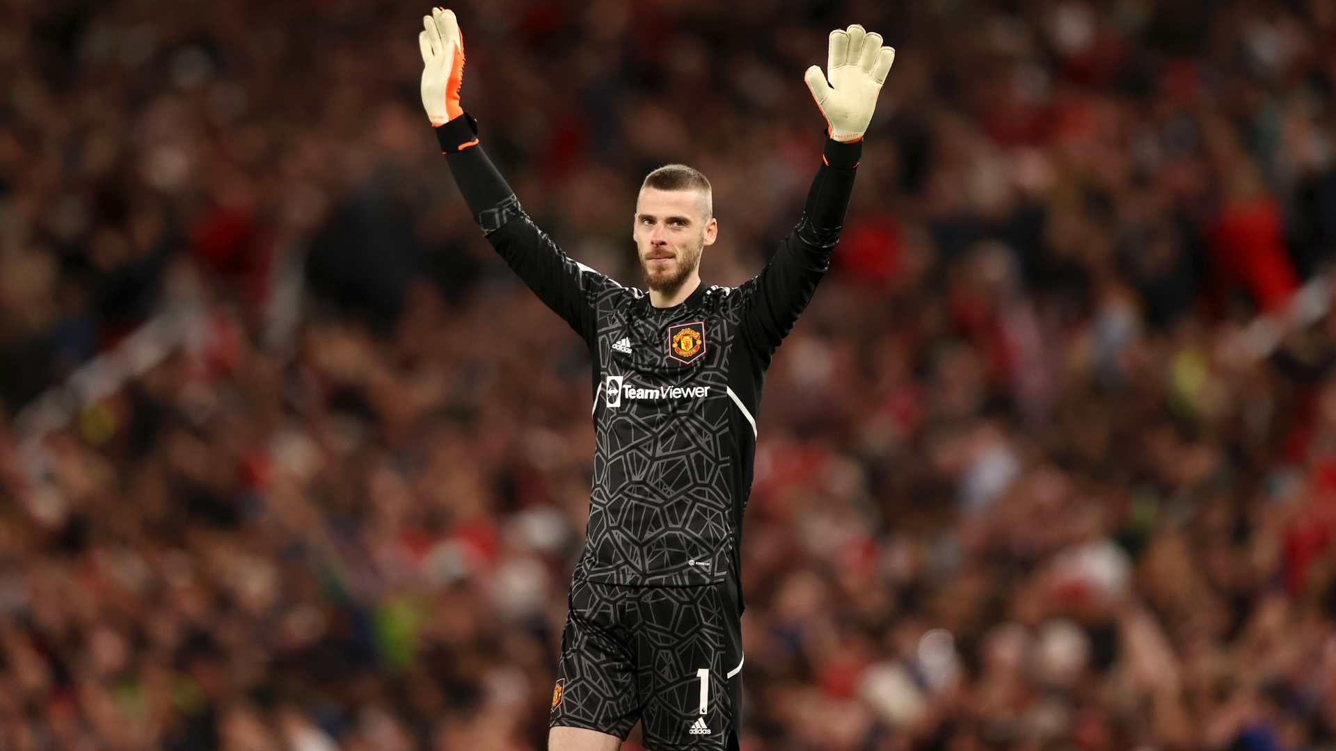 Goalkeeper confirms Manchester United departure in emotional message to <b>fan...</b>