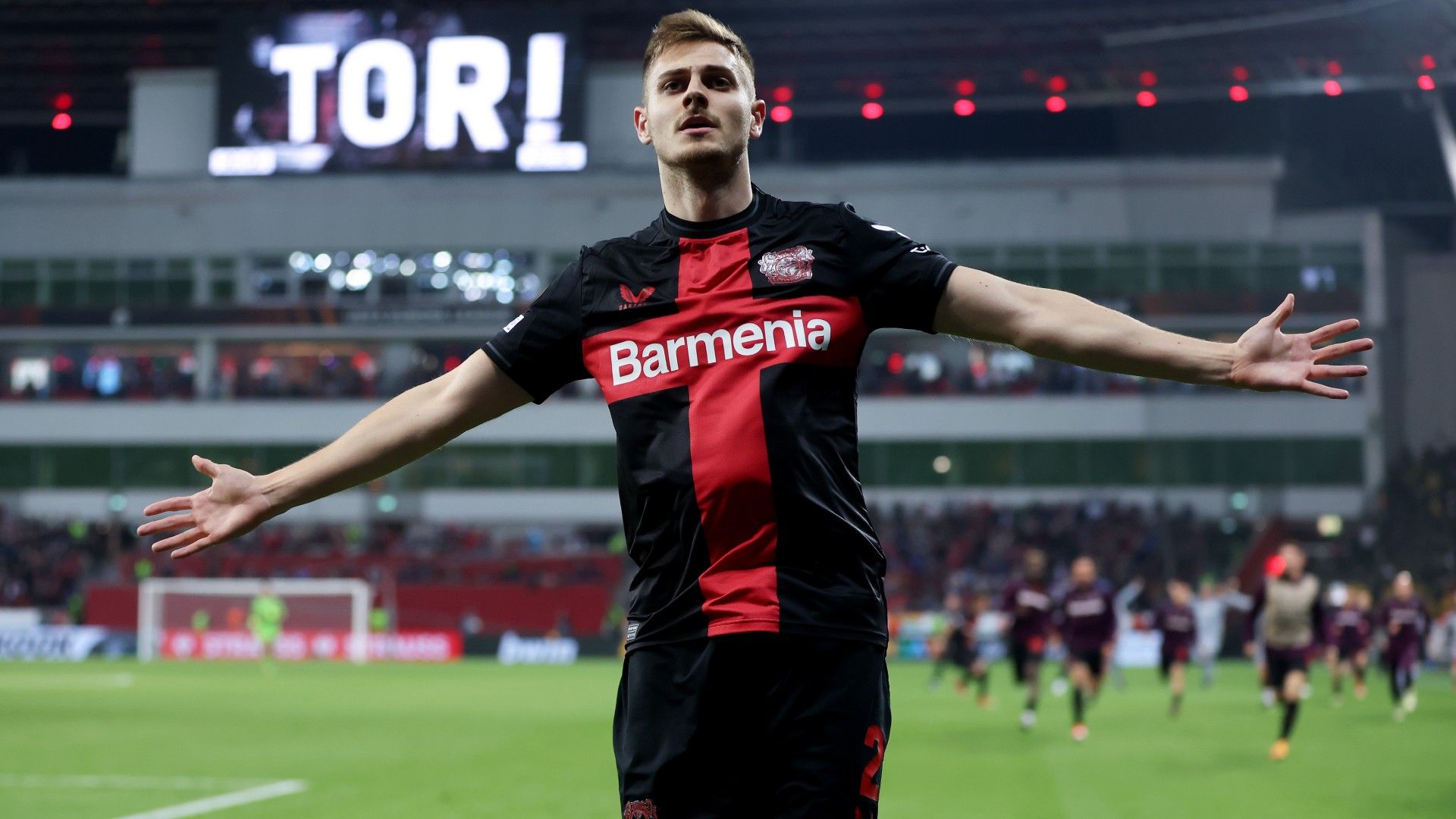 Josip Stanisic of Bayer Leverkusen celebrates