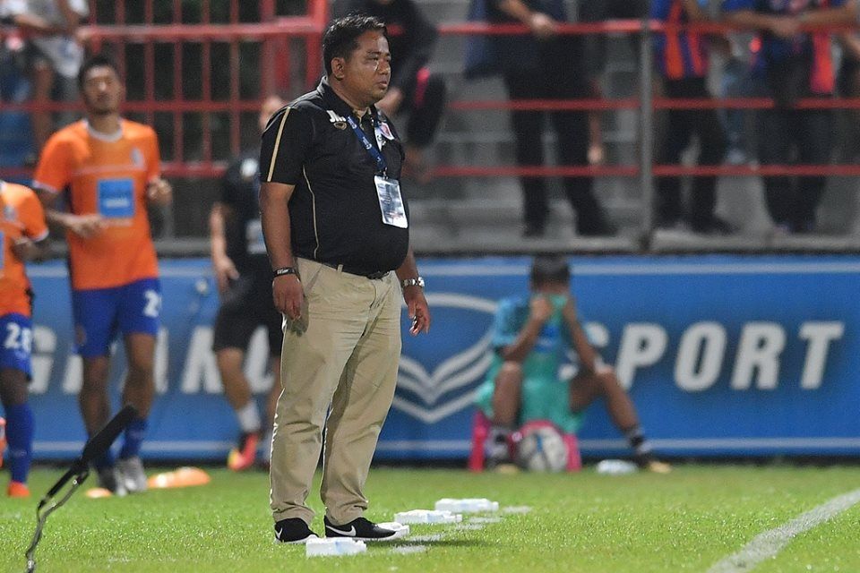 จเด็จ มีลาภ