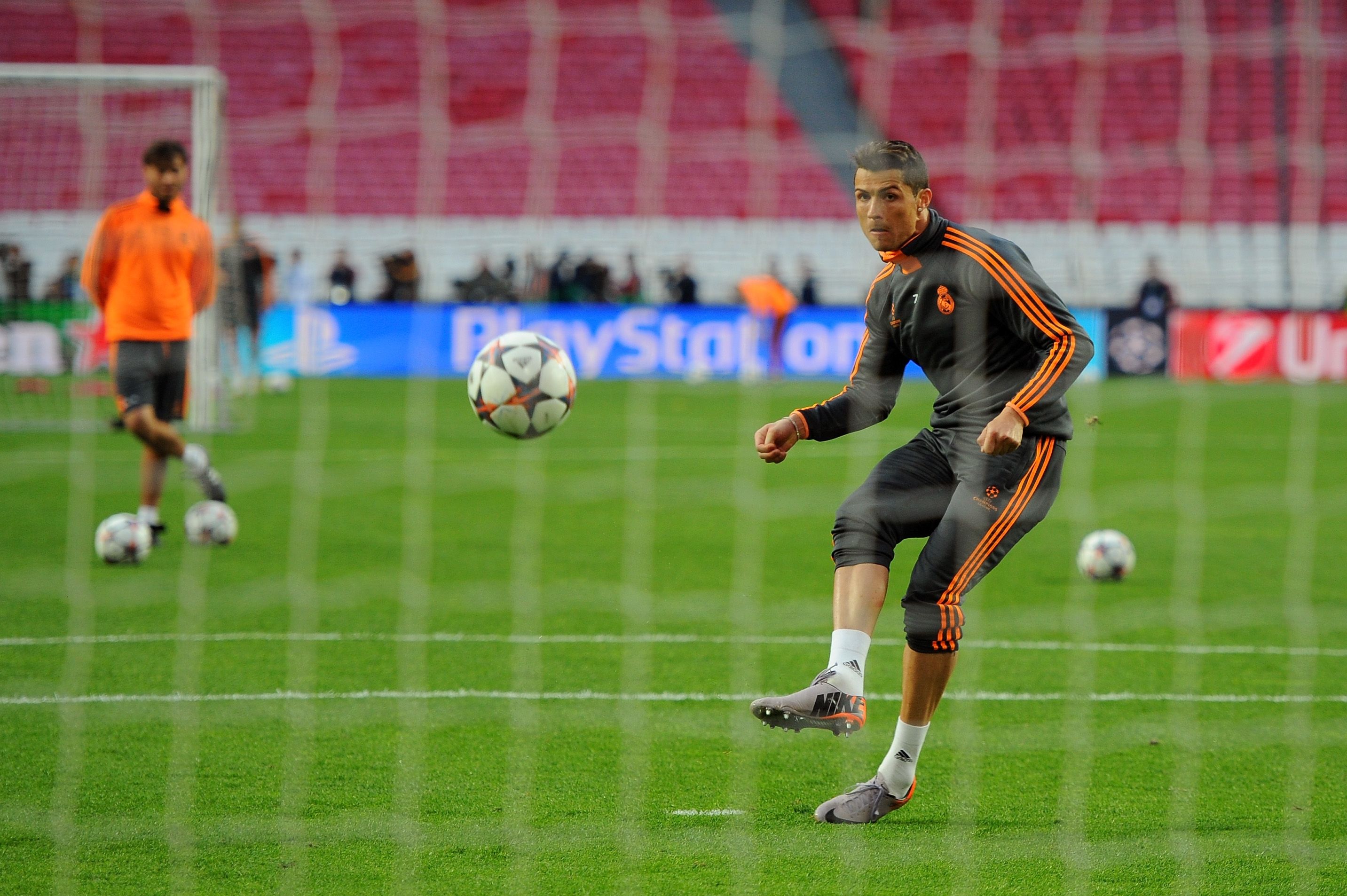 Cristiano Ronaldo entrena penaltis con el Real Madrid