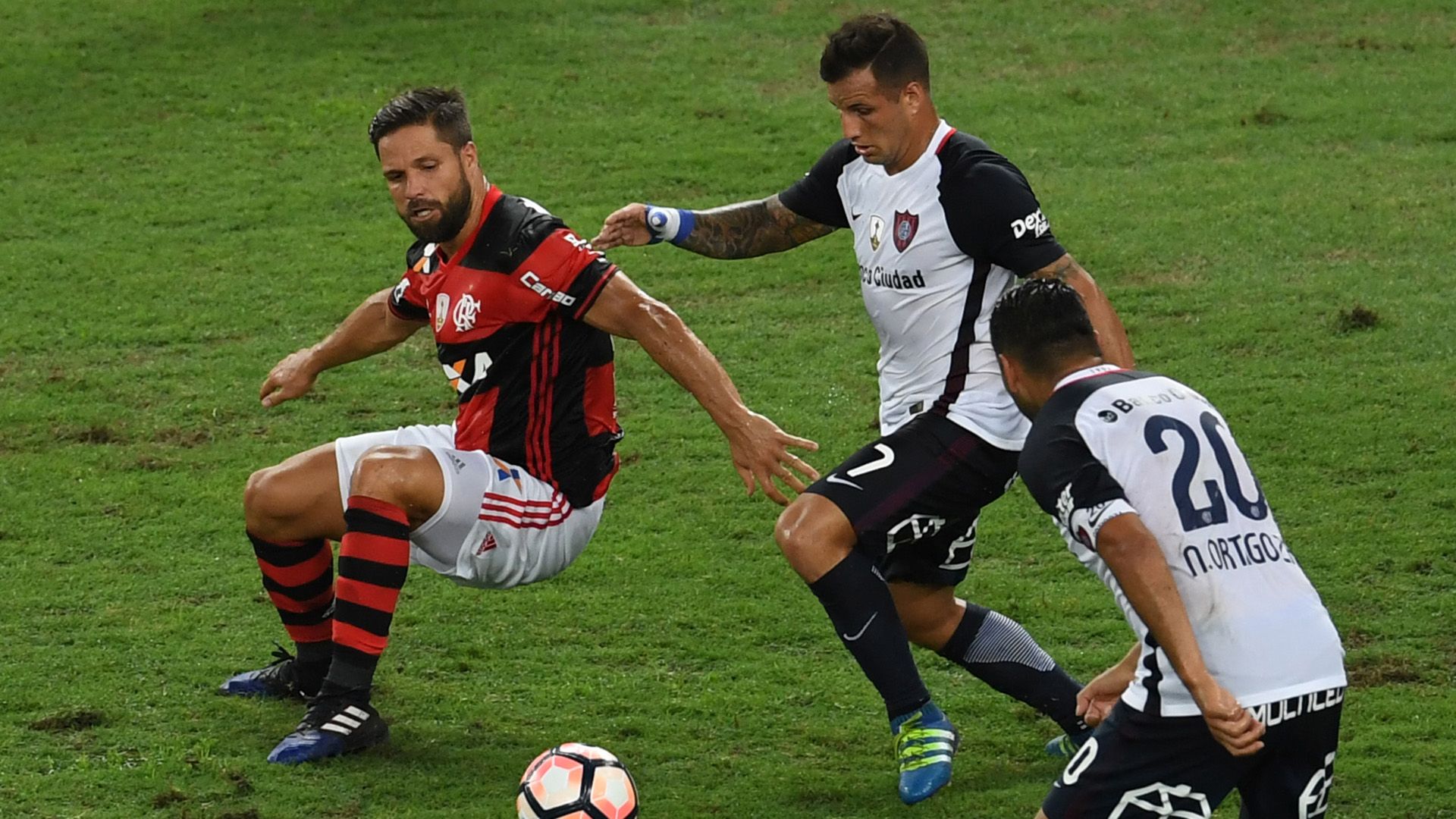 Diego Ribas Franco Mussis Flamengo San Lorenzo Libertadores 08032017