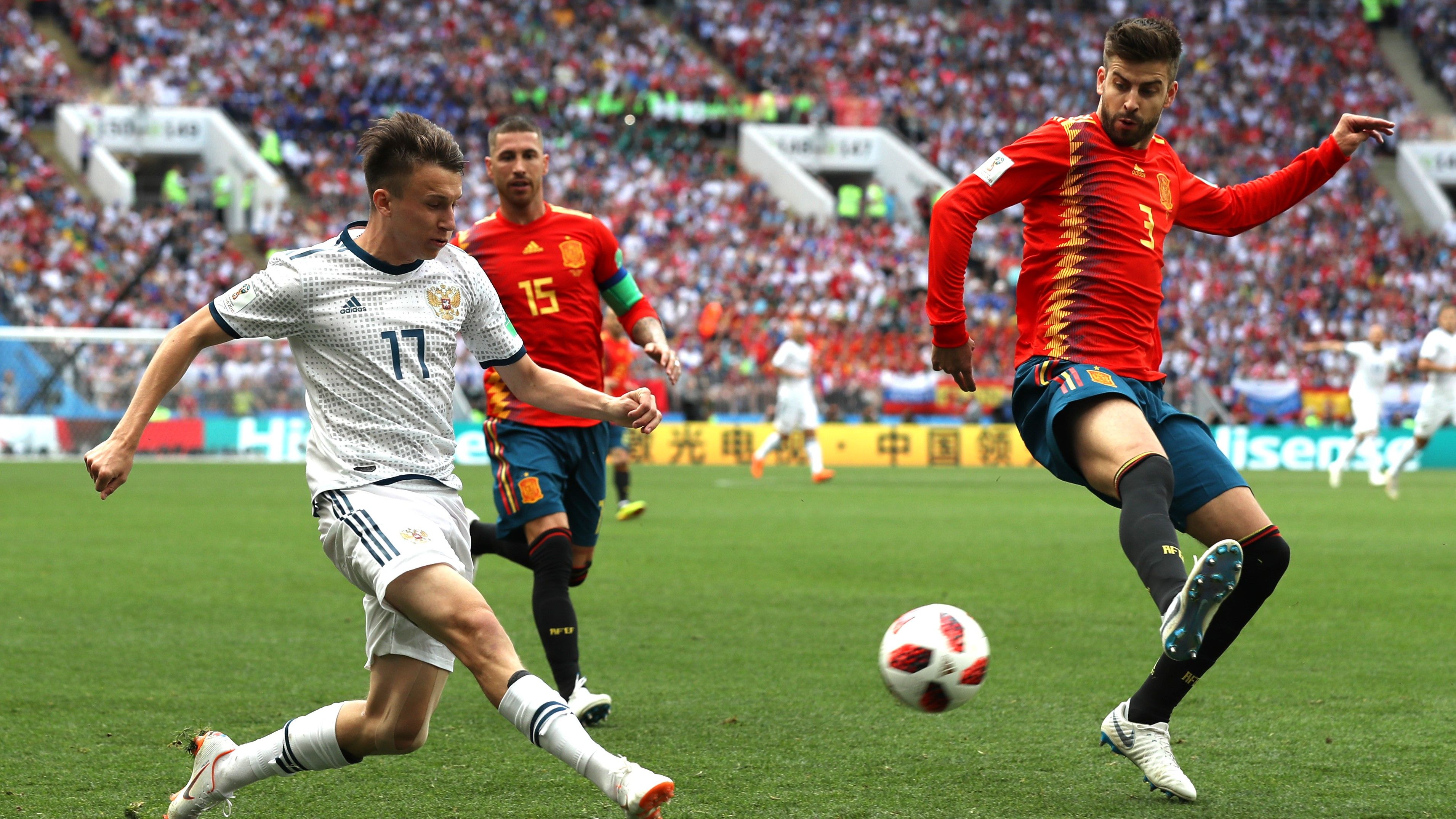 Gerard Pique Aleksandr Golovin España Rusia Spain Russia 01072018