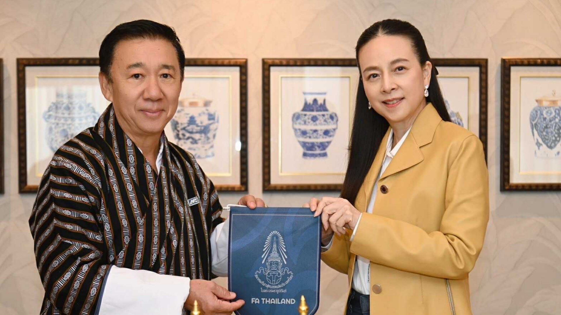 "มาดามแป้ง" นวลพรรณ ล่ำซำ MOU ภูฏาน