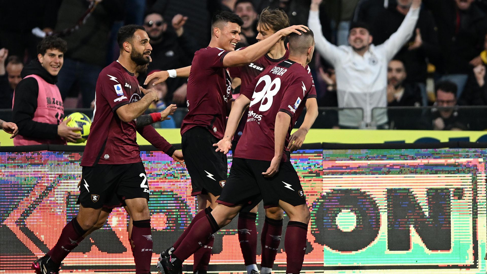 Salernitana player celebrating Salernitana Bologna Serie A