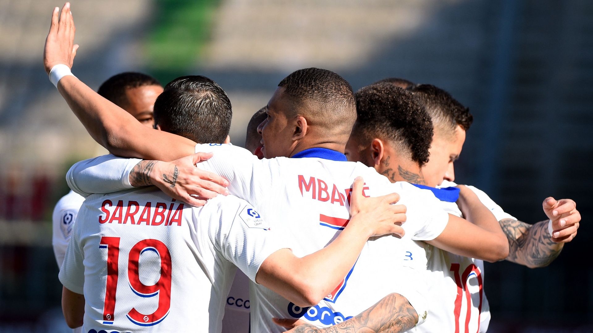 PSG celebrate vs Metz 2020-21
