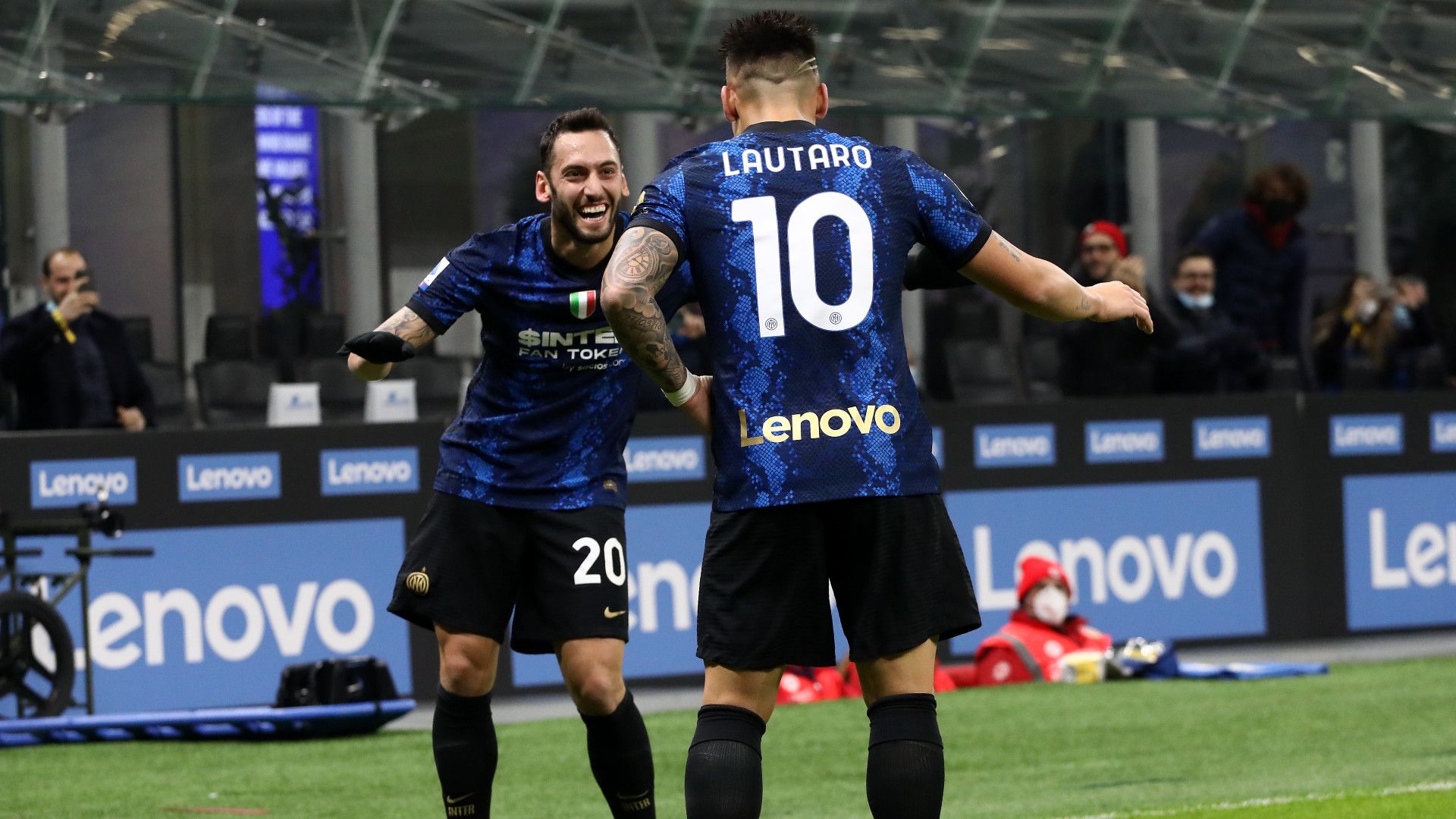 Calhanoglu Lautaro Martinez Inter Cagliari Serie A