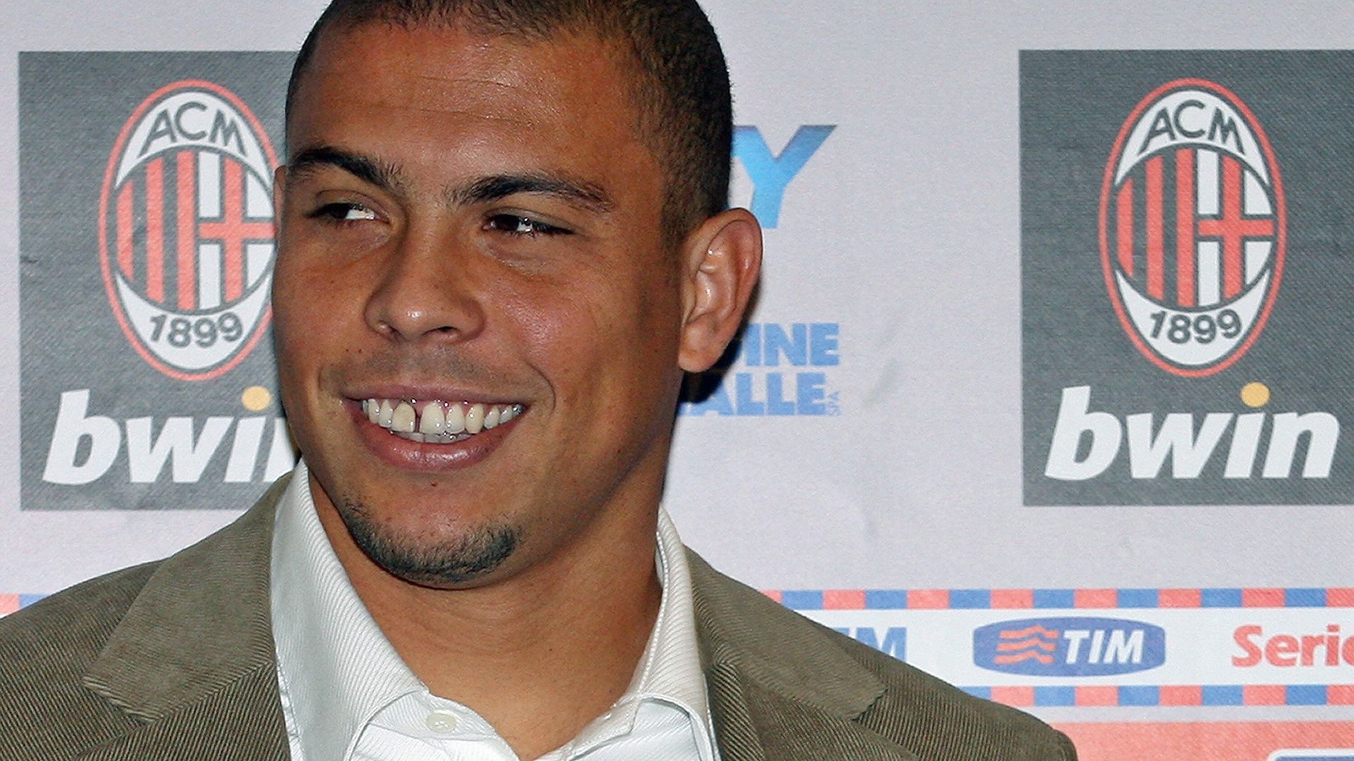 2007 Ronaldo AC Milan Signing