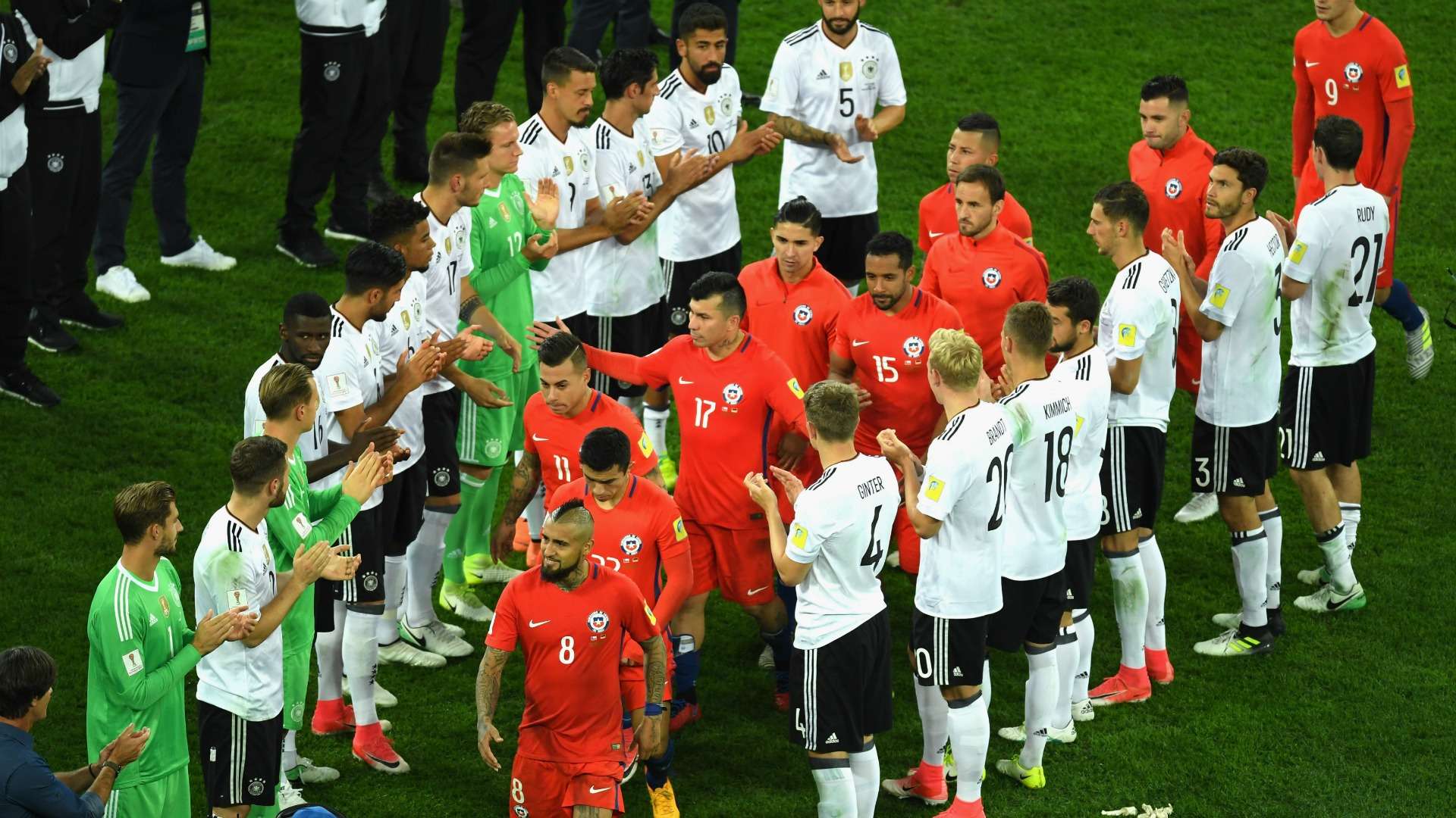 Chile Germany pasillo campeones 020717 Confederations Cup