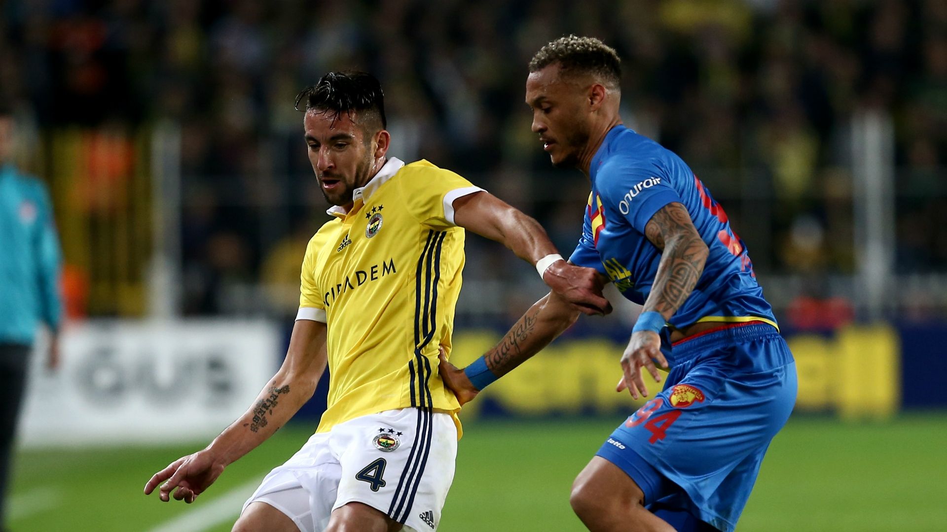 Mauricio Isla Fenerbahce