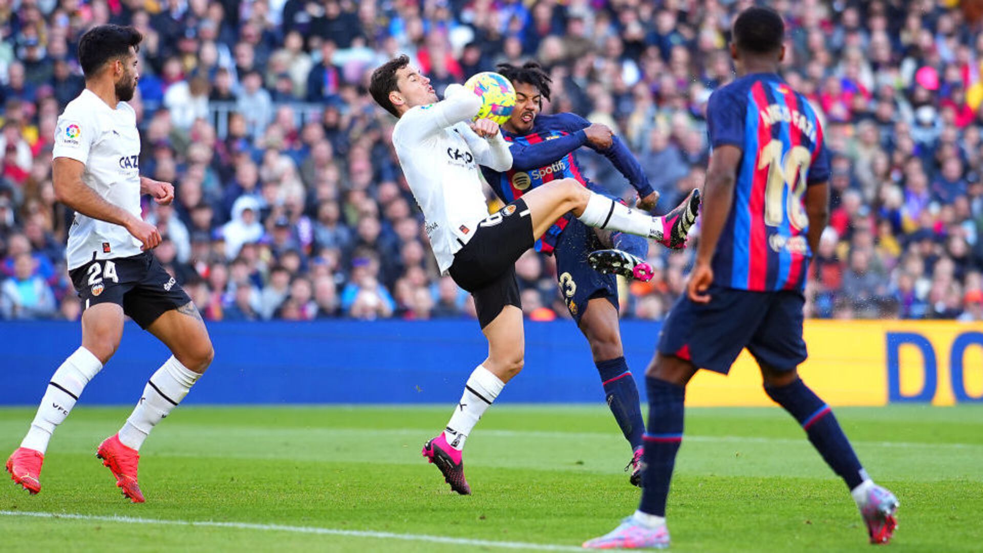 Mano Guillamón Barcelona Valencia 2022-23