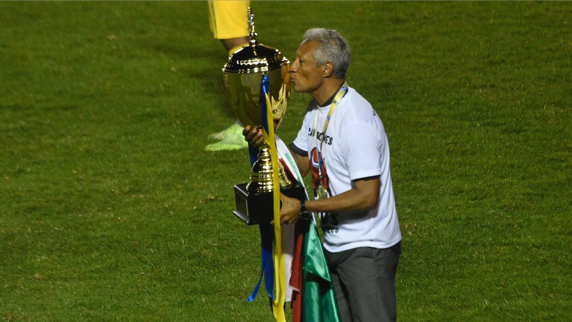 Roberto Hernádez campeón Guatemala