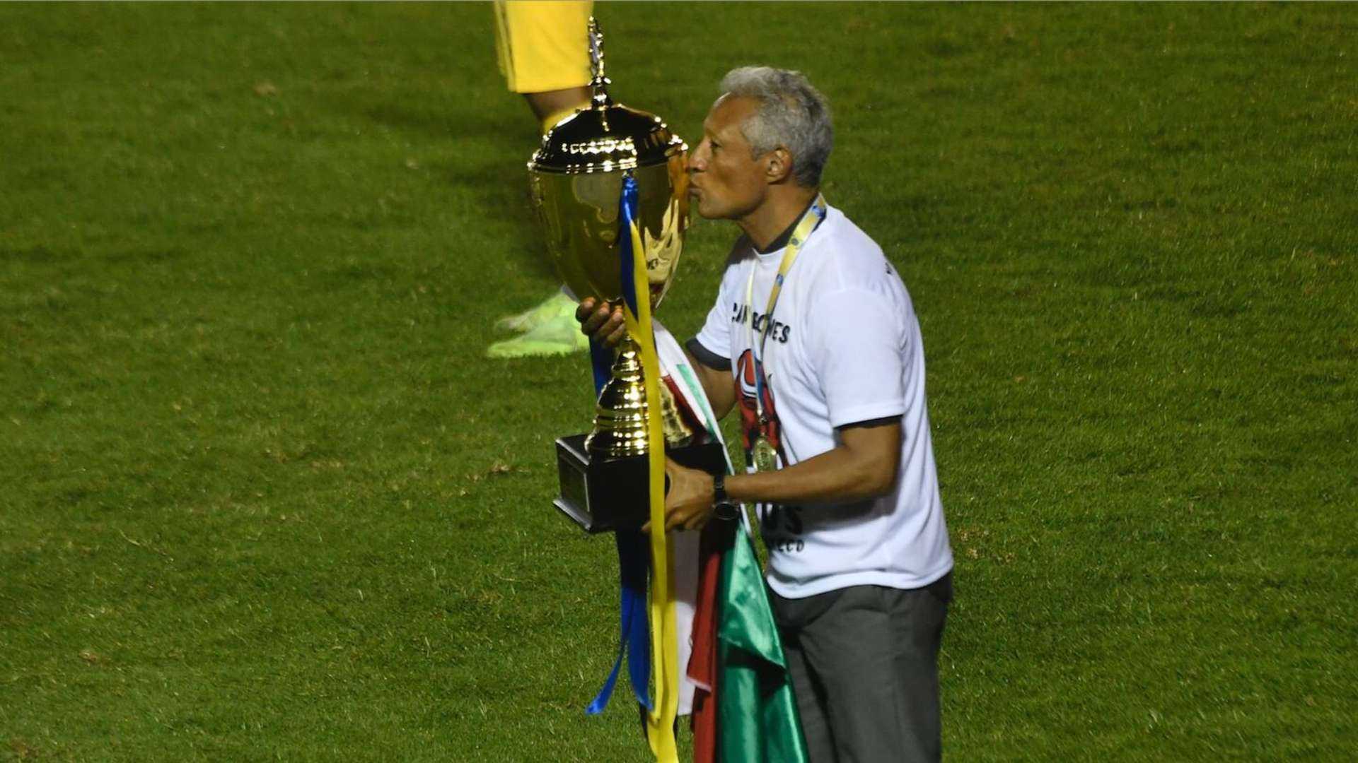 Roberto Hernádez campeón Guatemala