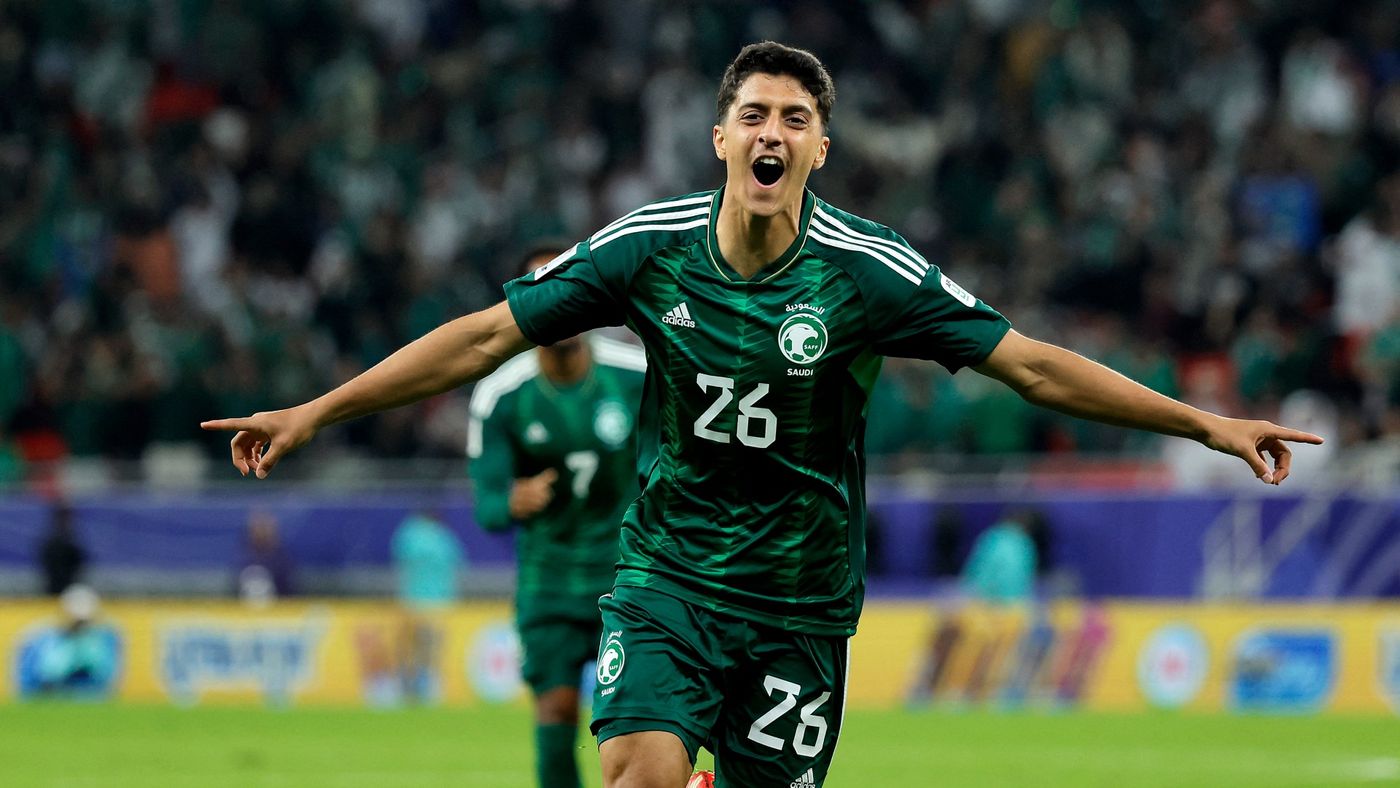 حتى لا تفوته كأس آسيا .. عرض أوروبي ينقذ أحلام فيصل الغامدي من "أسر" دكة البدلاء!