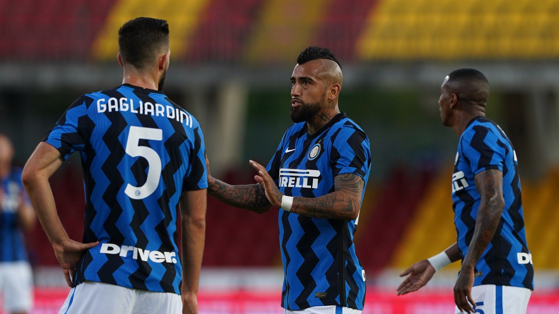 300920 Benevento Inter Arturo Vidal y Gagliardini