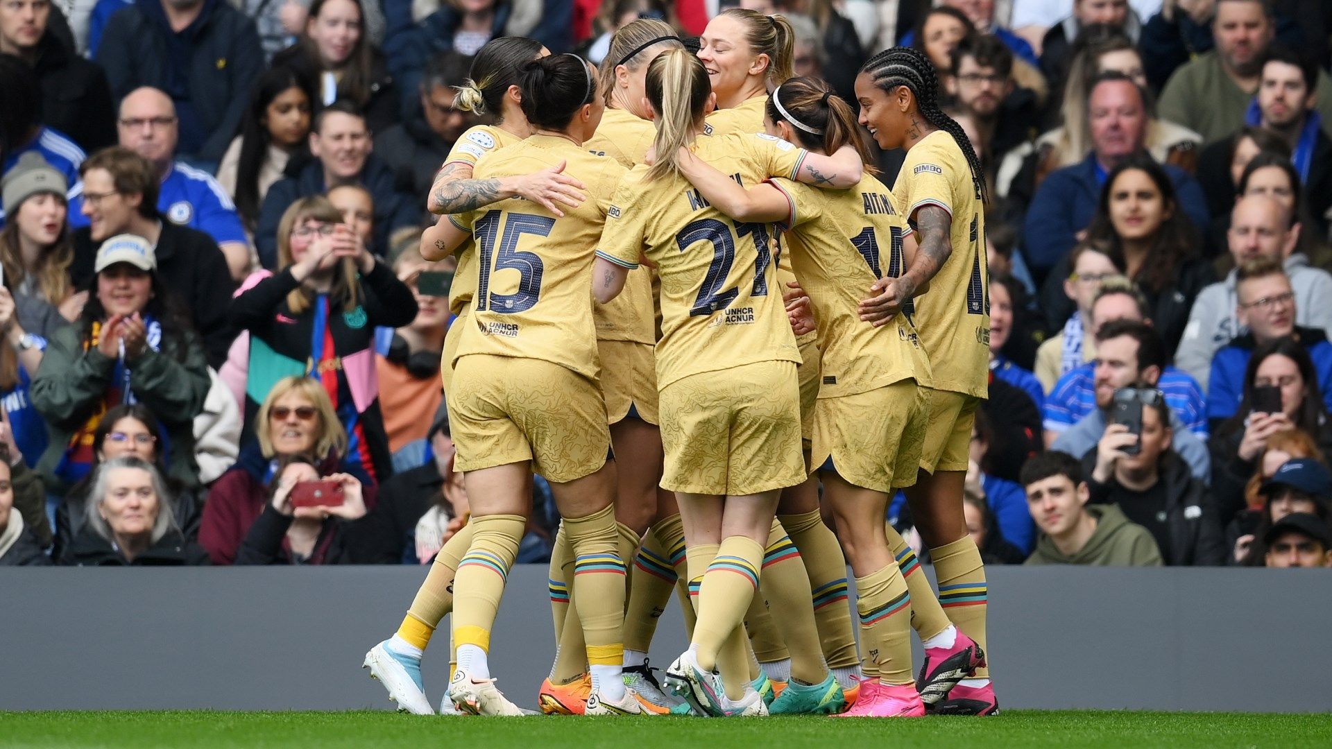 Barcelona celebrating UWCL 2022-23