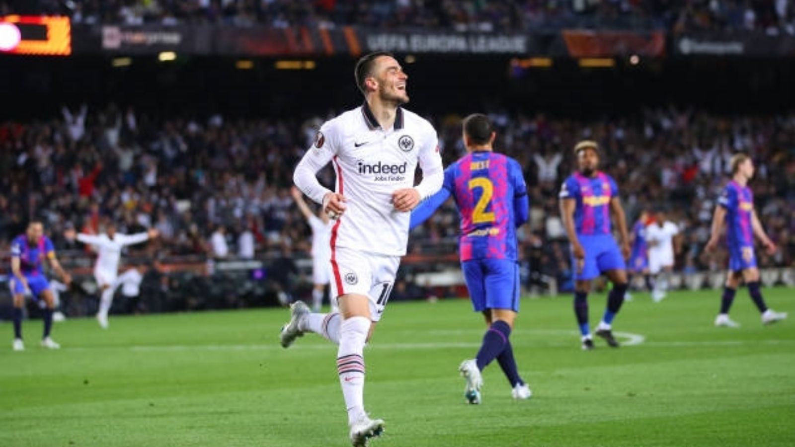 Kostic celebrando el 0-3