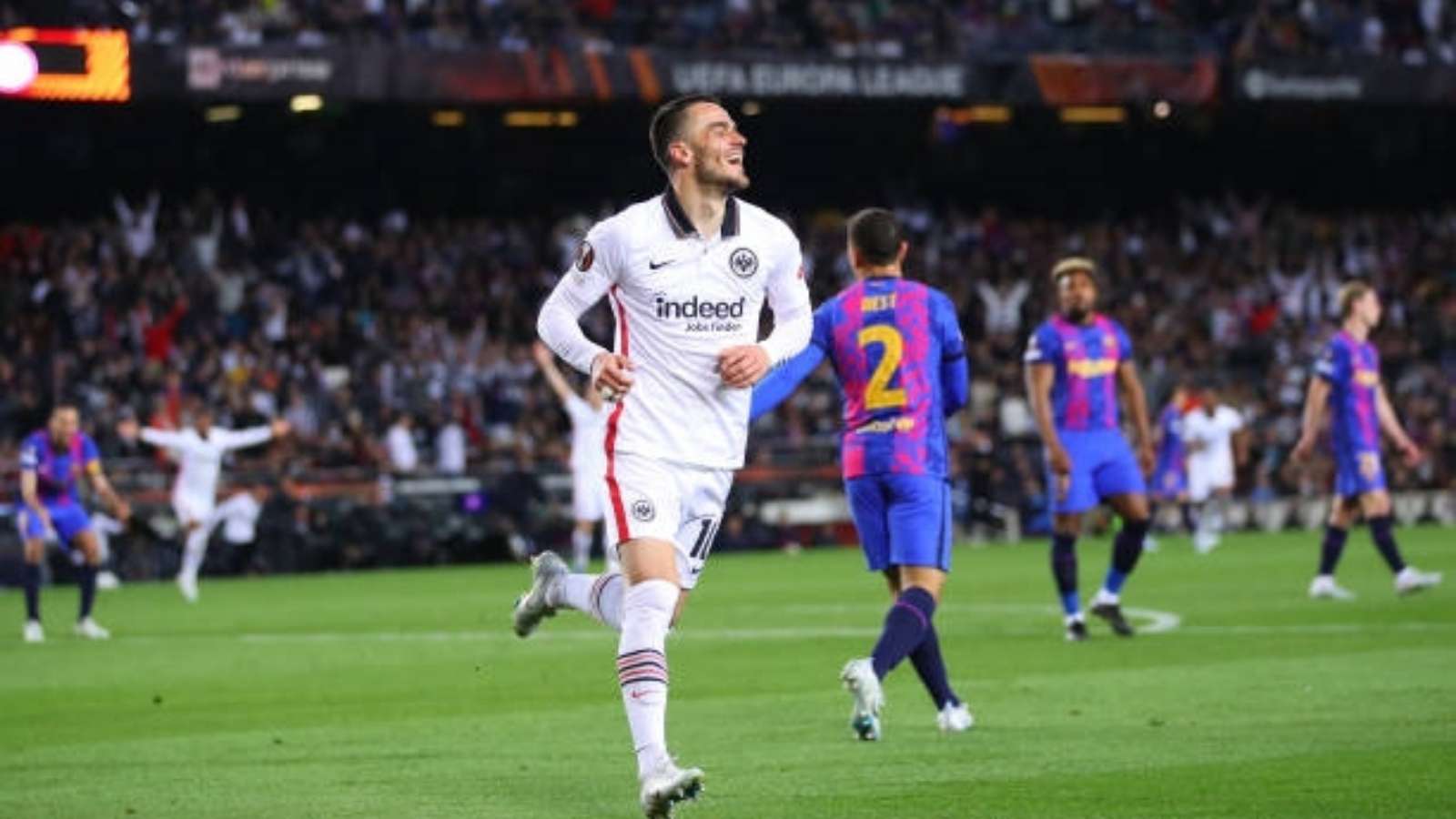 Kostic celebrando el 0-3