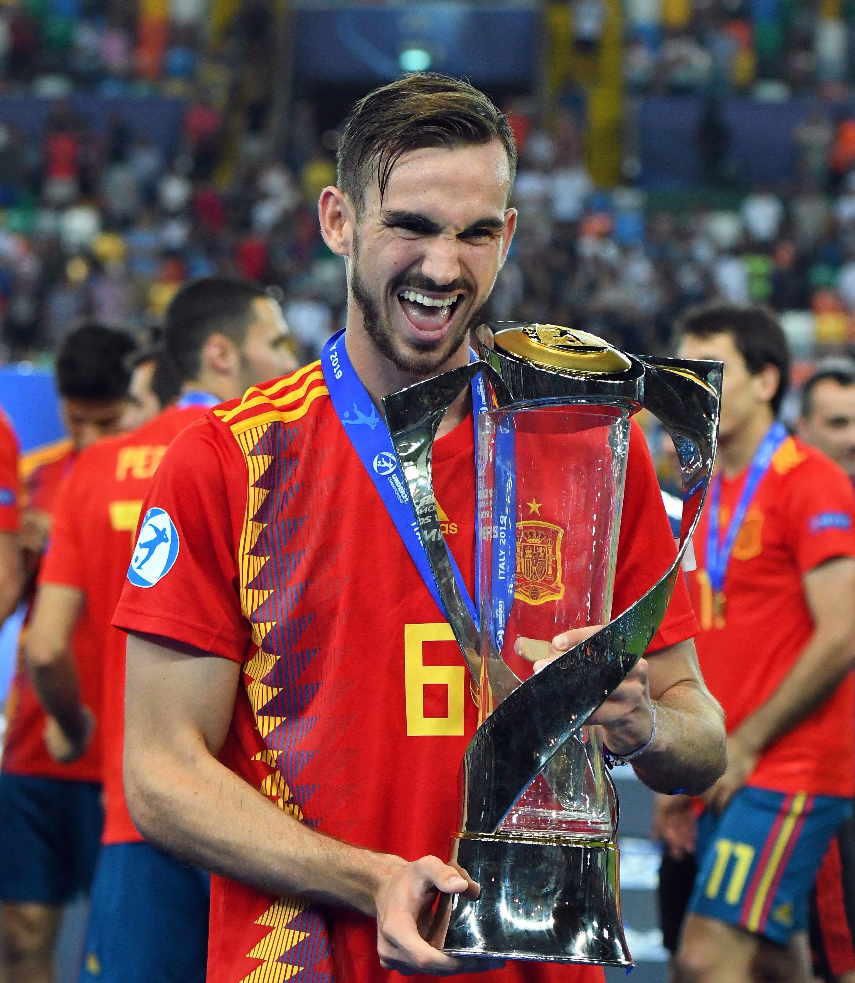 Fabián Ruiz comemorando título pela Espanha