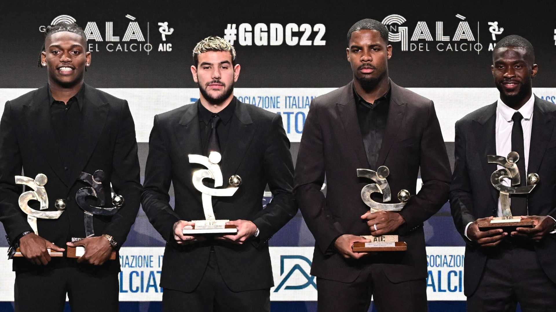 ACミラン セリエA優勝記念切手シート（50枚） 超レア！未使用・美品✨ ACミラン セリエA優勝記念切手シート（50枚） 超レア！未使用