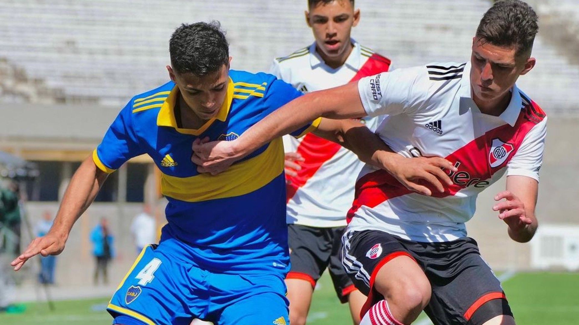Matías Olguín en la reserva de Boca contra River