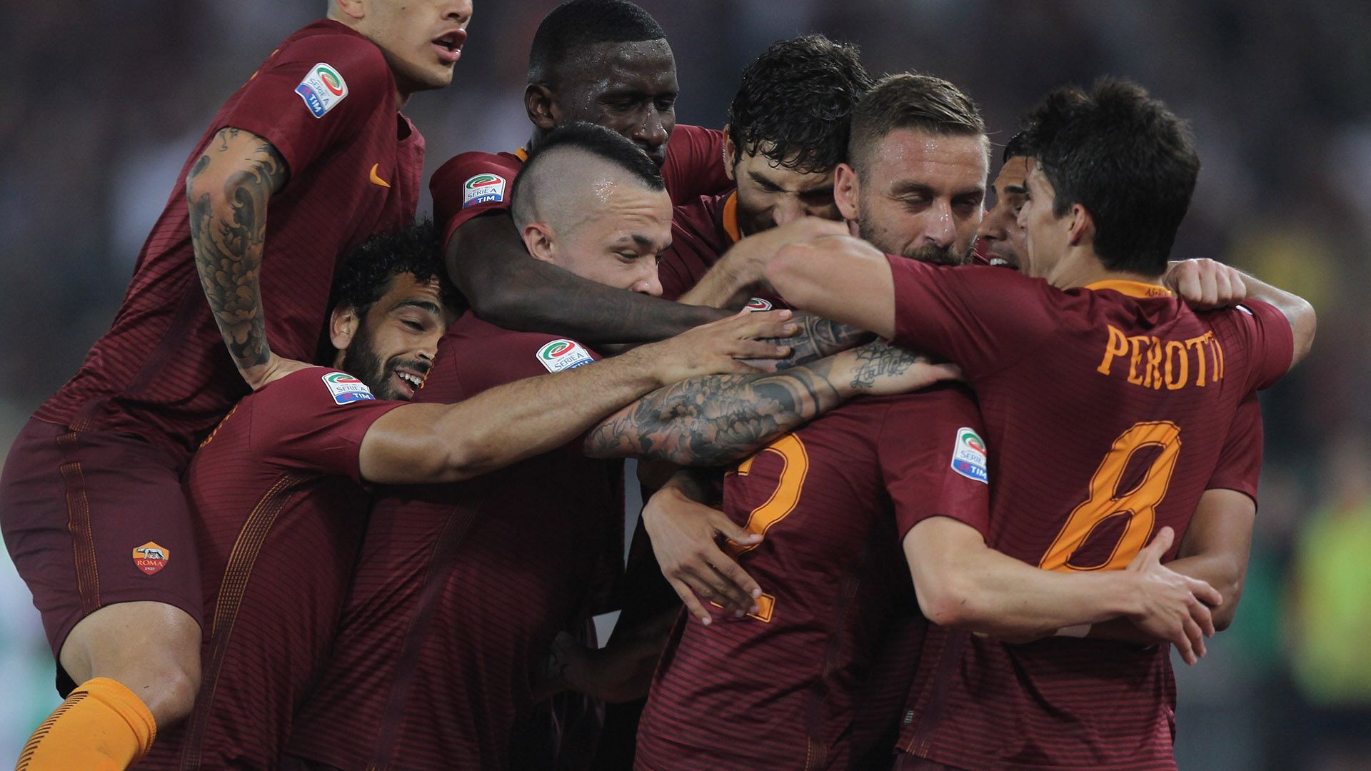 Roma celebrating vs Juventus Serie A