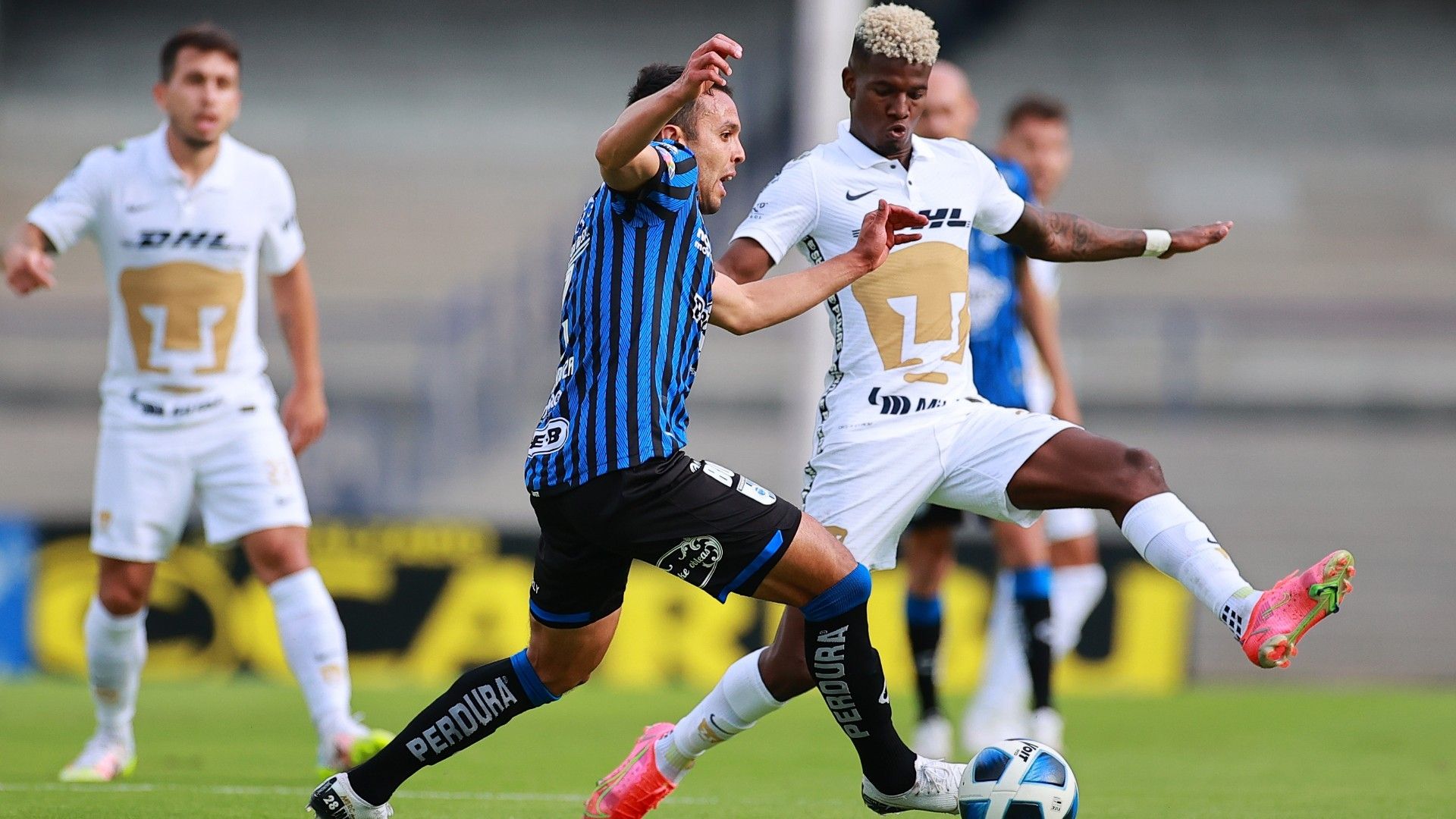 Omar Mendoza Washington Corozo Pumas vs Querétaro Apertura 2021