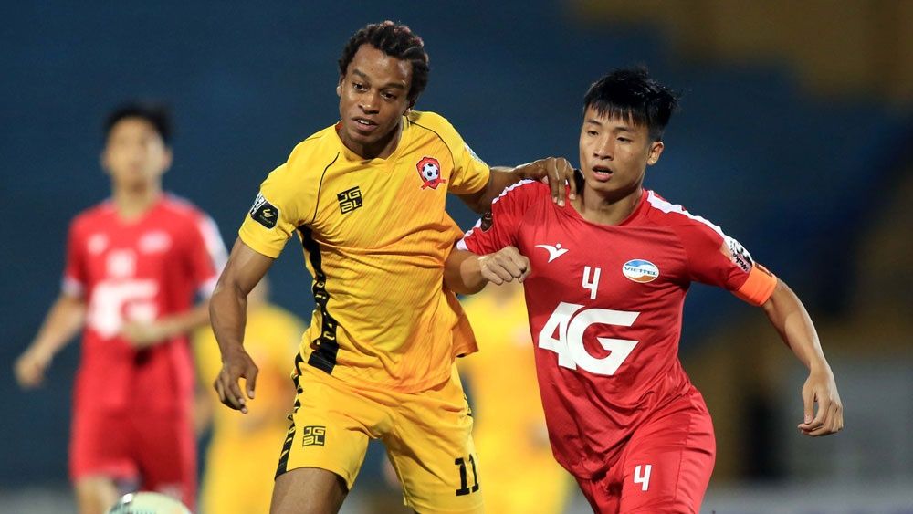 Jeremie Lynch vs Bui Tien Dung Viettel vs Hai Phong Round 11 V.League 2019