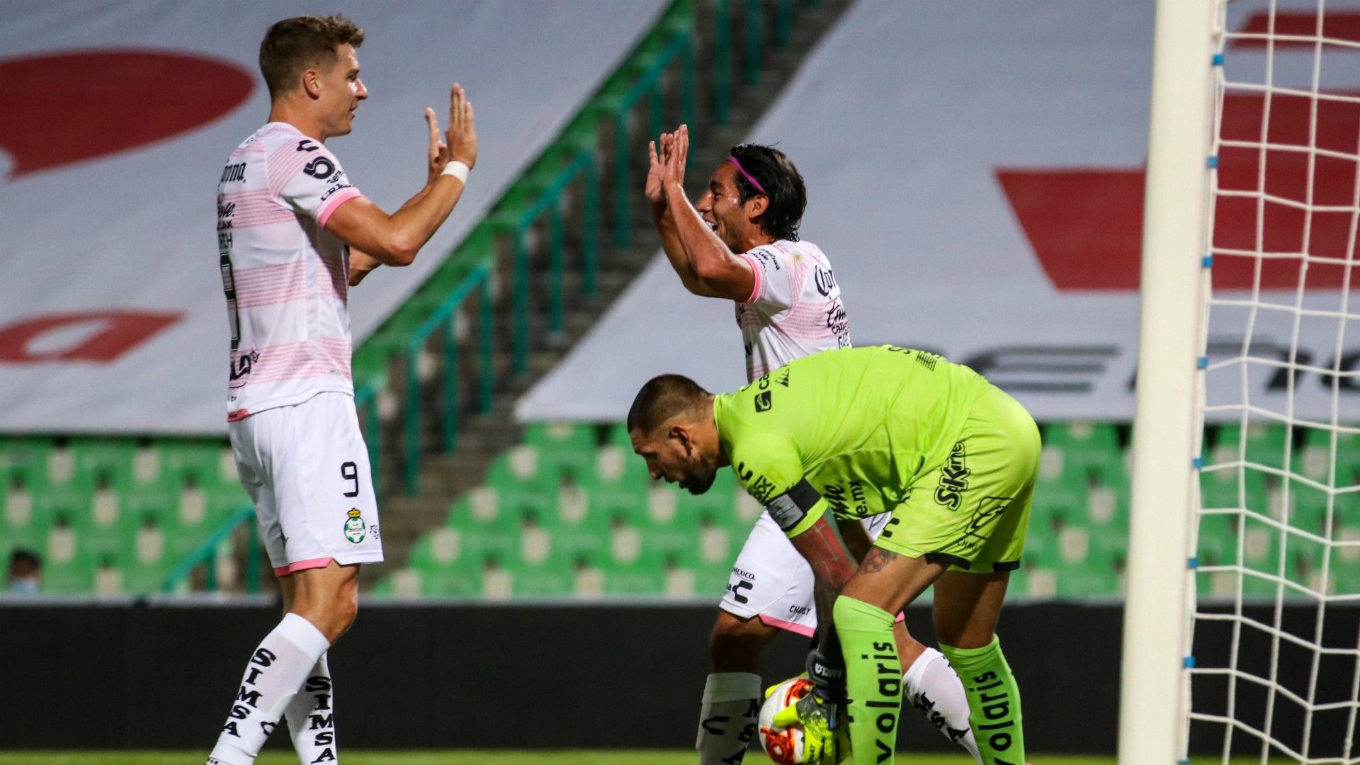 Santos Guardianes 2020 Gael Sandoval Julio Furch