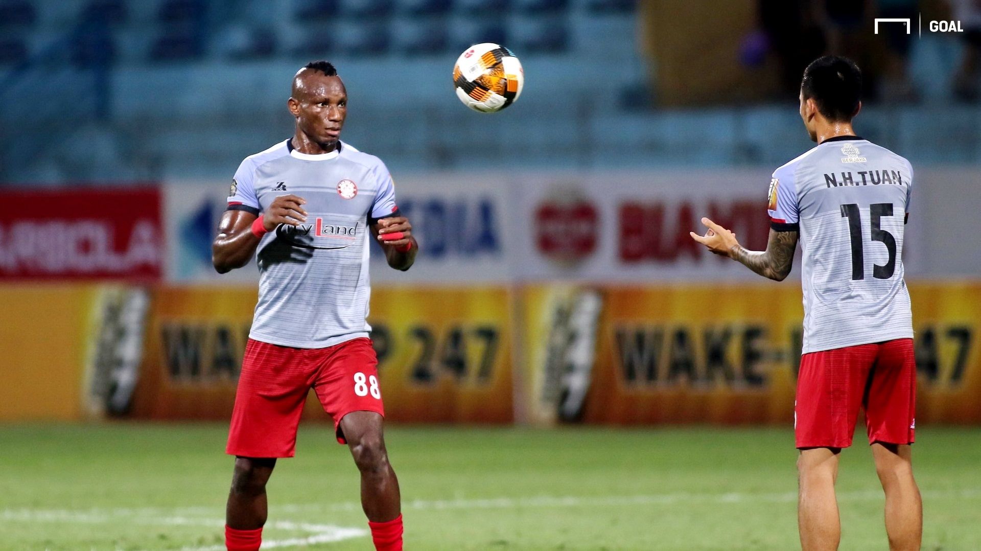 Ewonde Epassi L.Christian Nguyen Huu Tuan Ha Noi vs Ho Chi Minh City V.League 2019