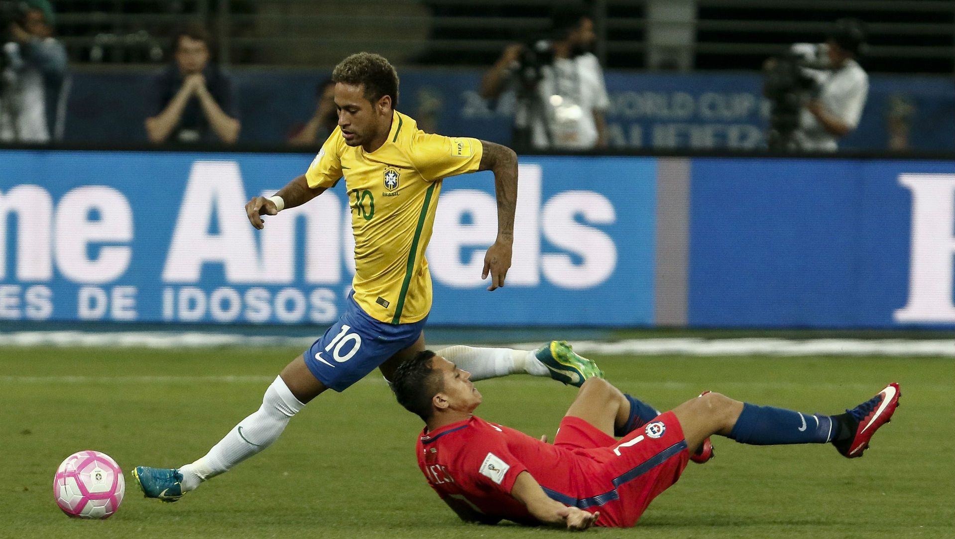 101017 Chile Brazil Alexis Sánchez Neymar