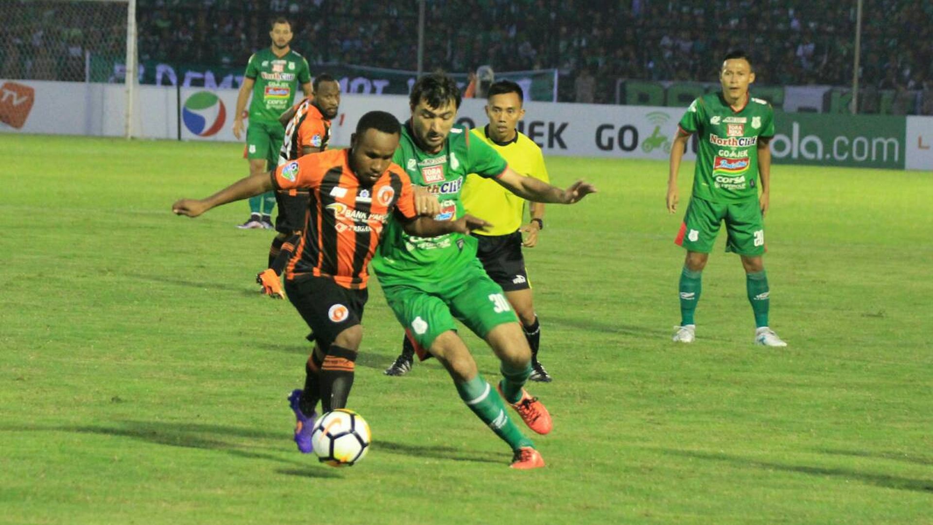 Lukas Mandowen - Perseru Serui & Dilshod Sharofetdinov - PSMS Medan