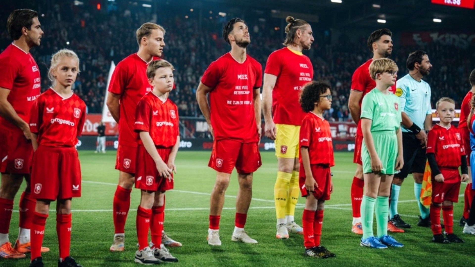 Dukungan pemain FC Twente buat Mees Hilgers