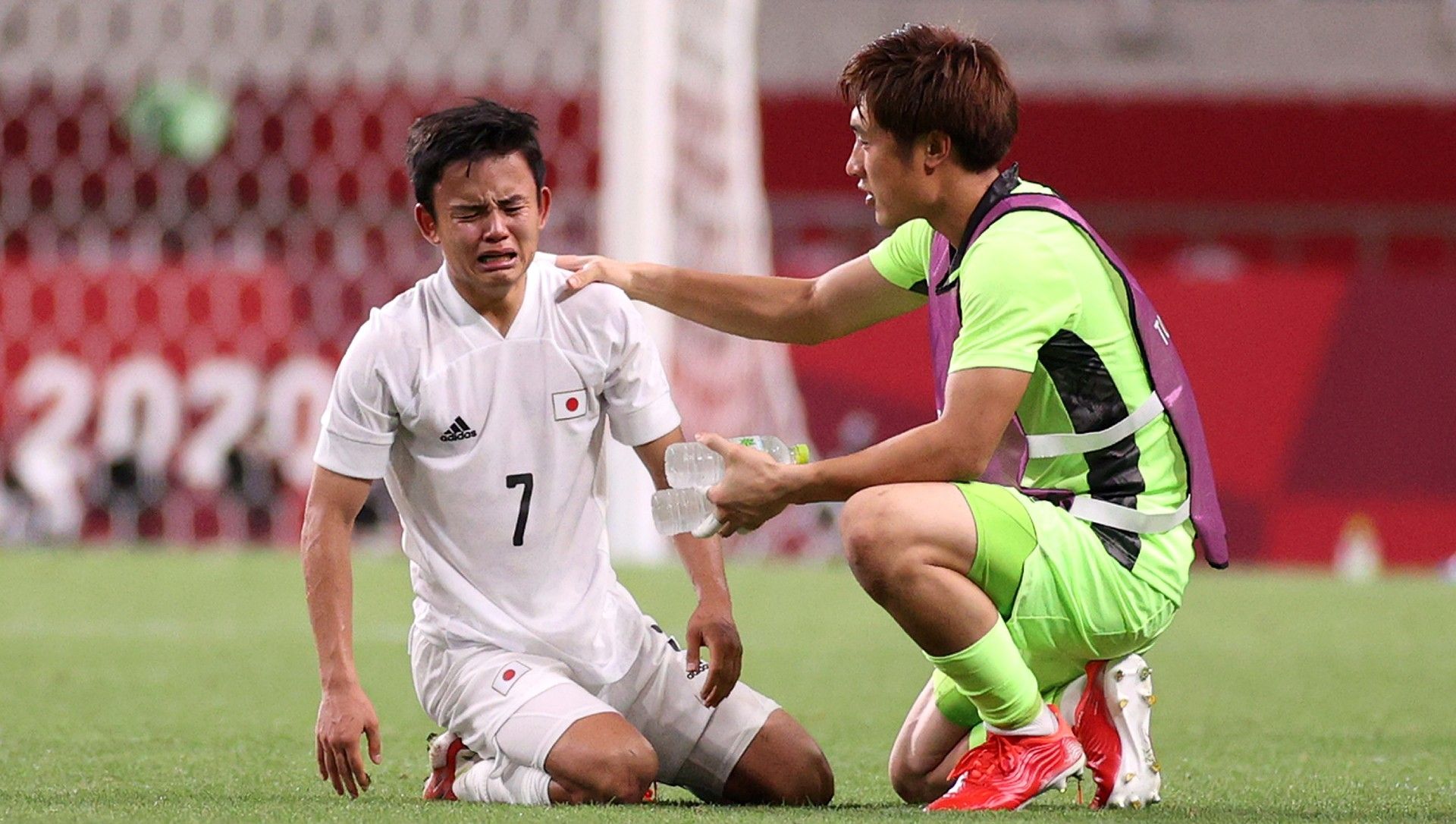 久保建英、悲願のメダル逃してあふれる涙こらえきれず「今までサッカーをやってきてこんな悔しいことない」 | Goal.com 日本