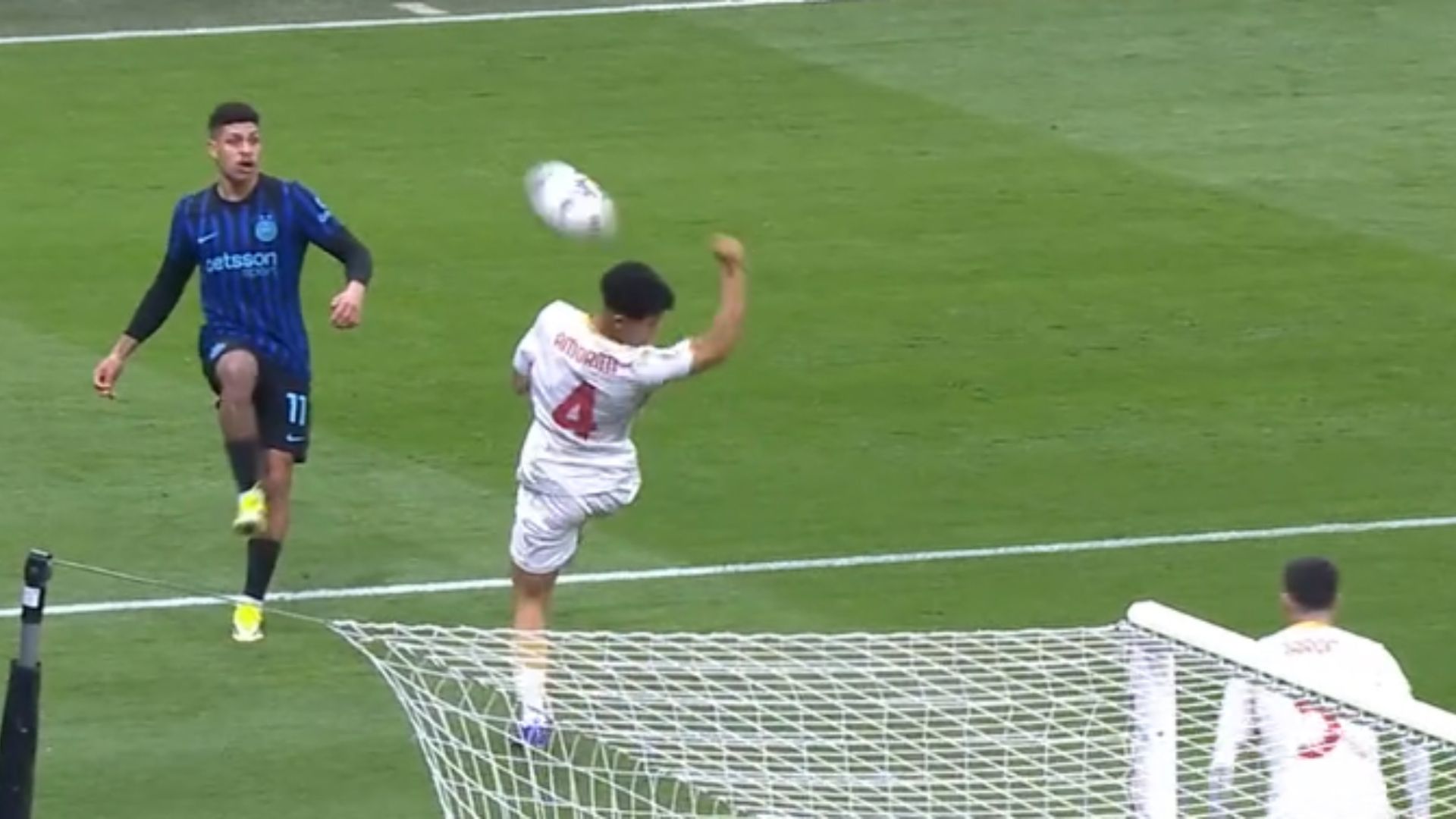 Luis Henrique Amorim rigore Inter Genoa