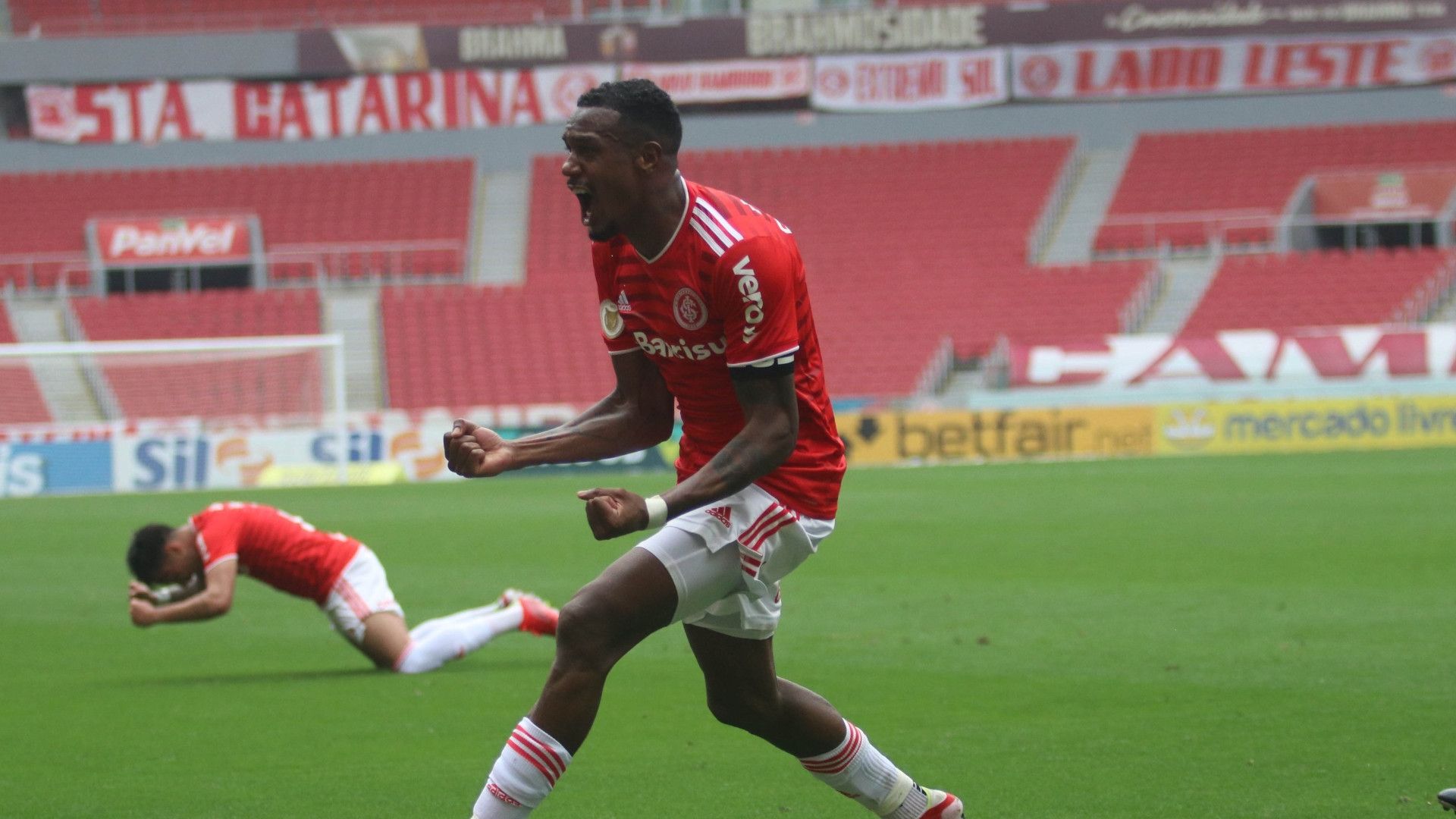 Edenílson comemora, Inter x Fortaleza, Brasileirão, 19092021
