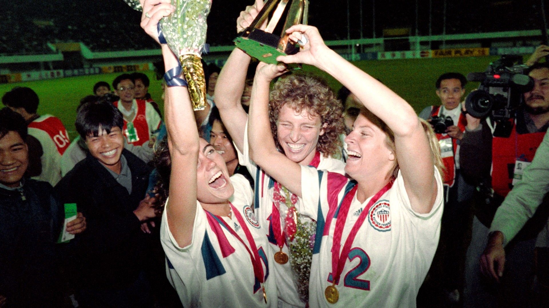 USWNT 1991 World Cup trophy lift 