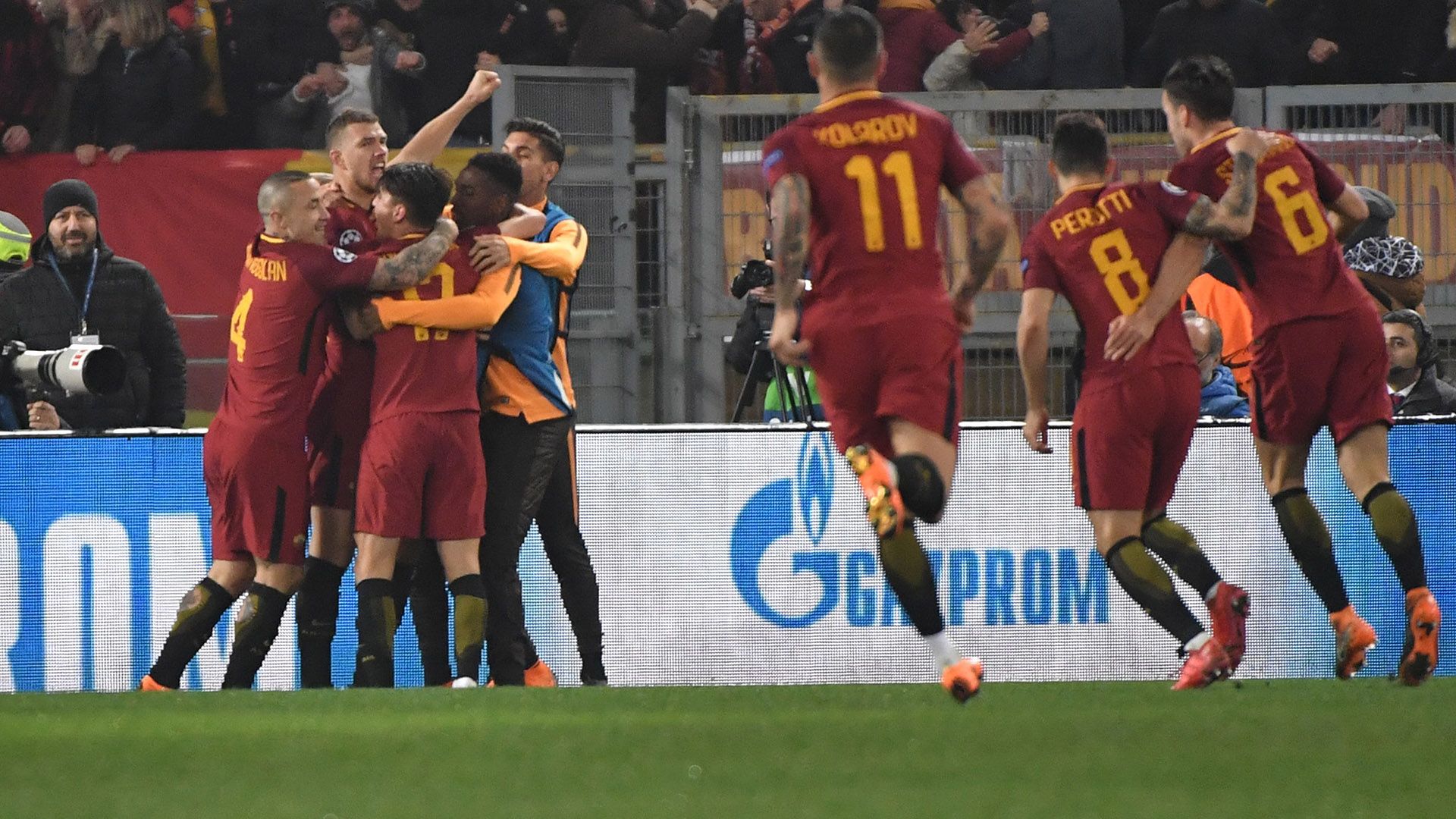 Roma celebrating vs Shakhtar Champions League