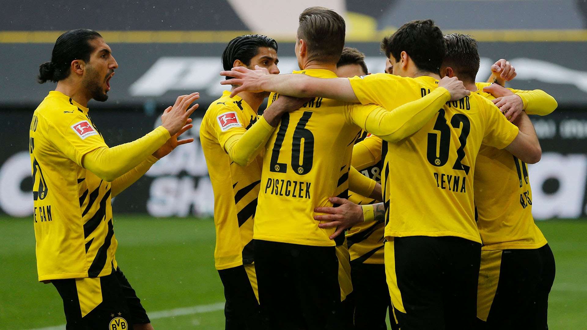 Dortmund celebrating 2020-21