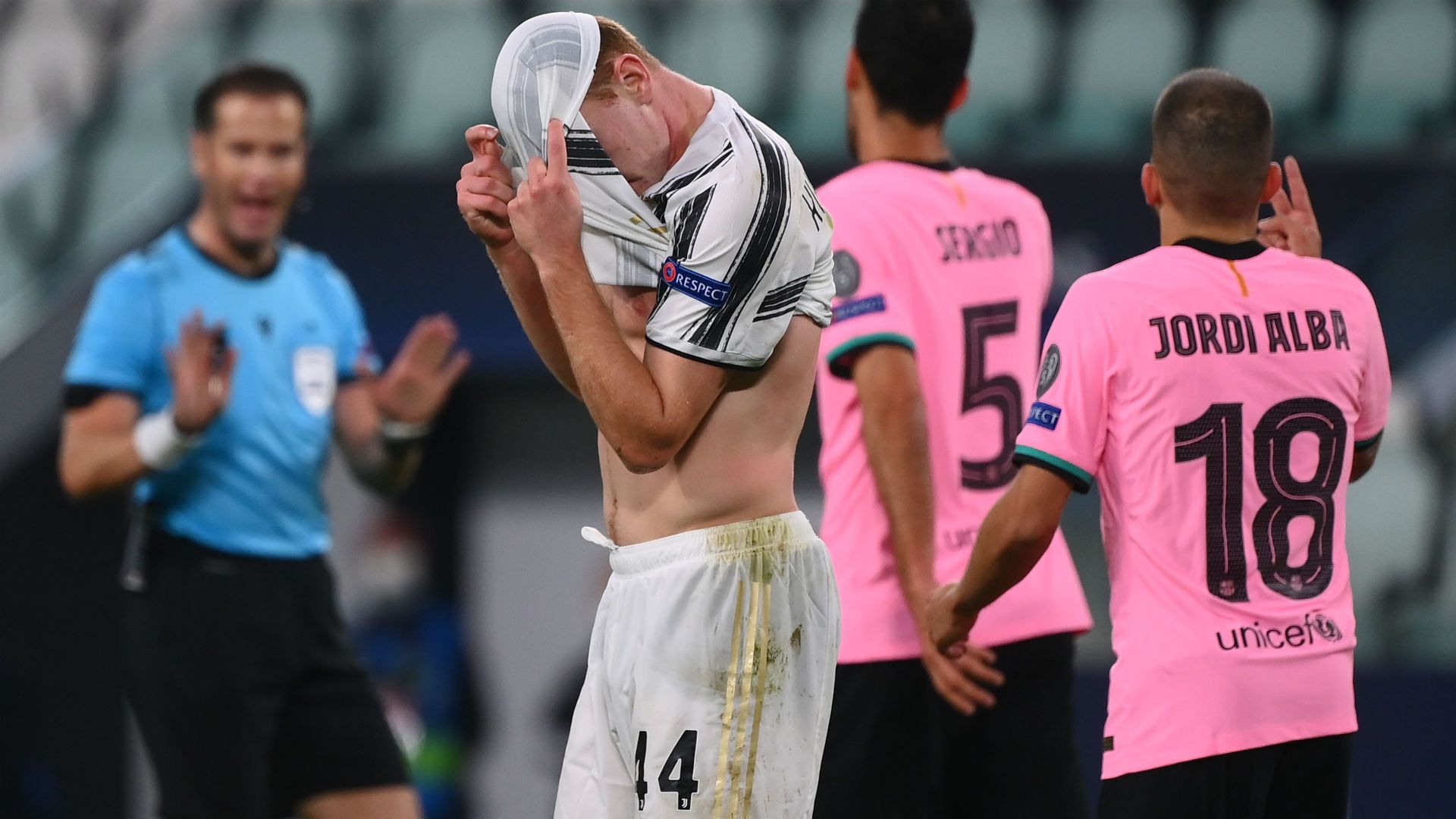 Kulusevski Juventus Barcelona Champions League