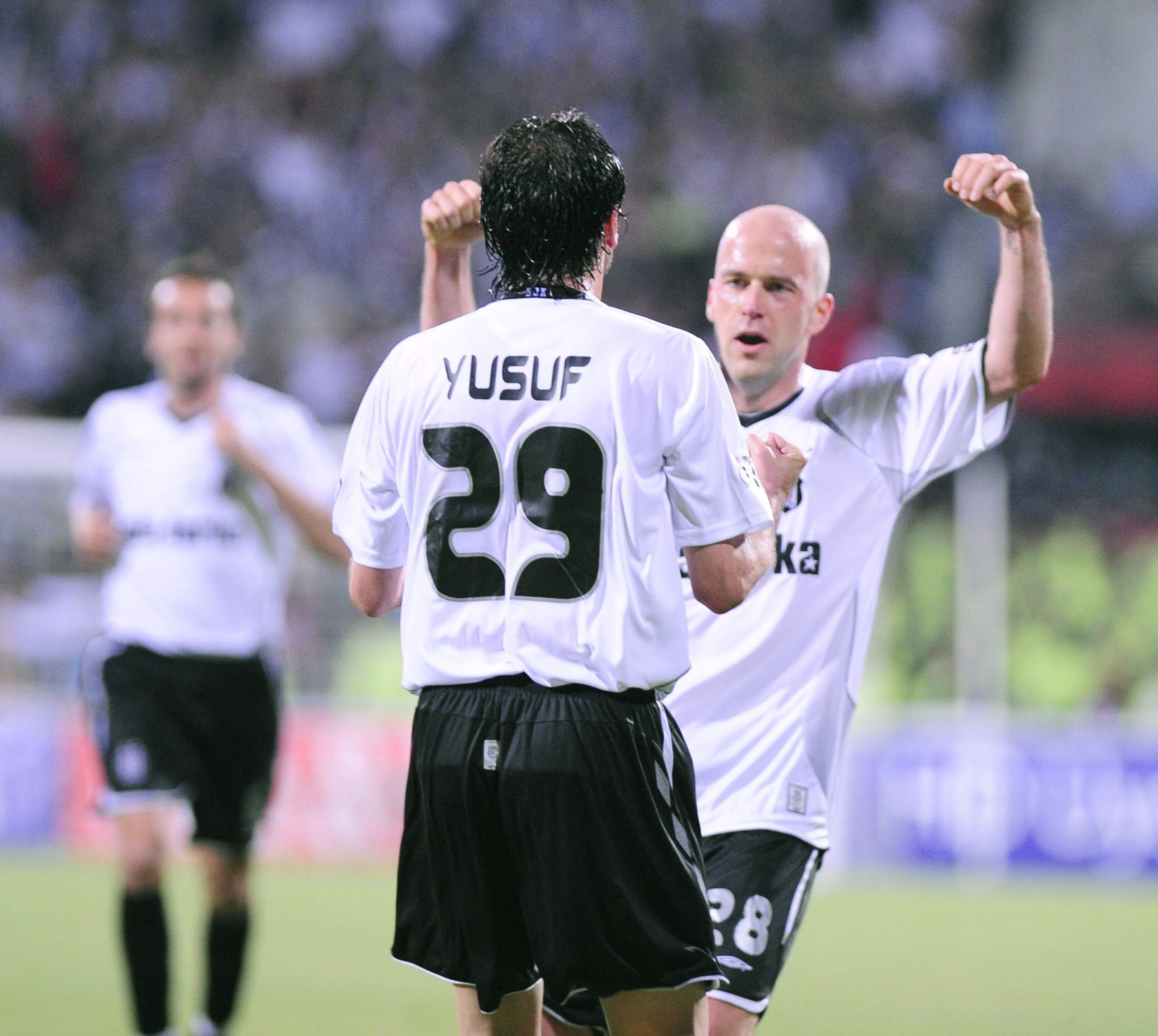 Yusuf Simsek Fabian Ernst Besiktas Galatasaray Goal Celebration 2009