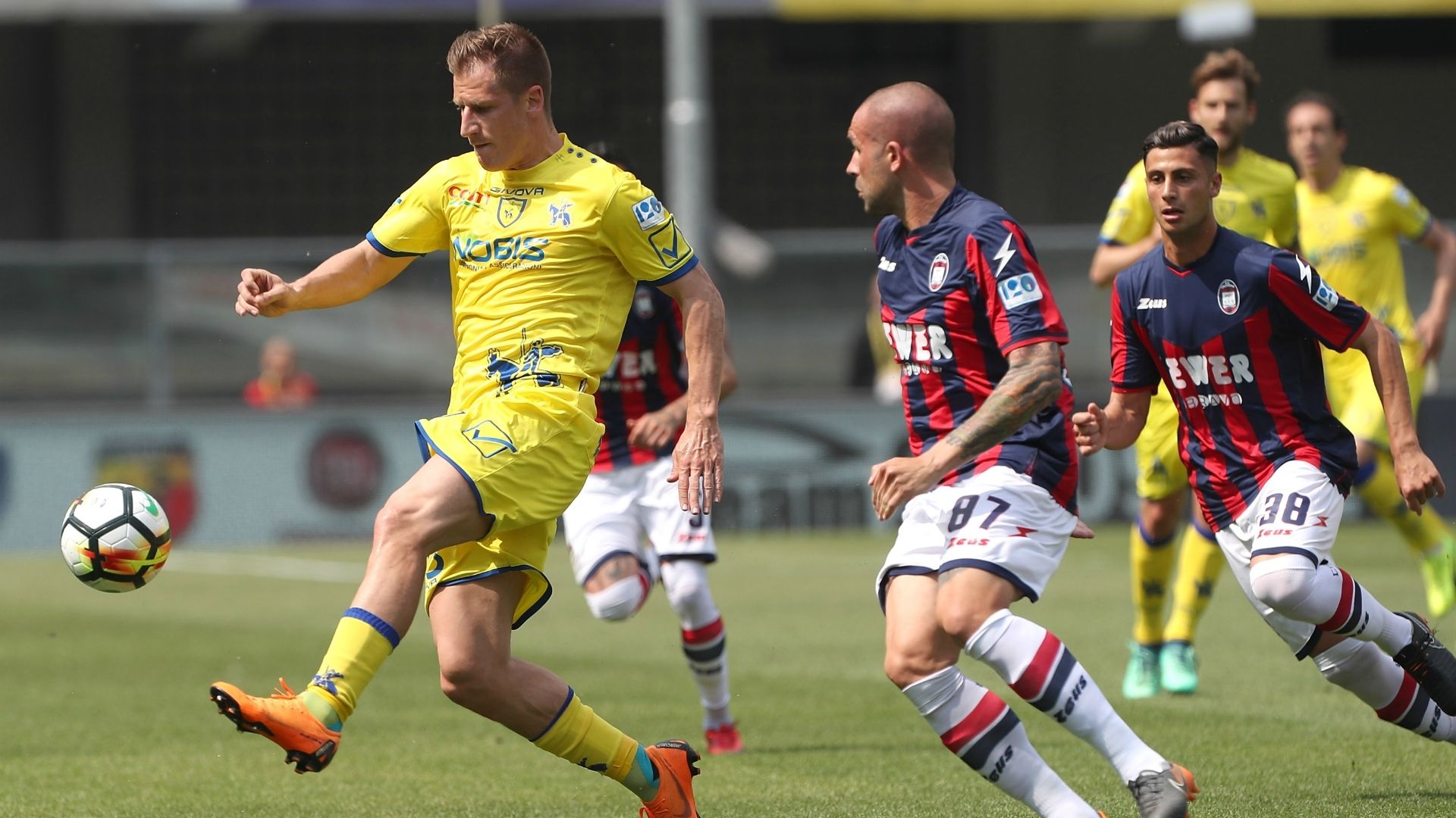 Valter Birsa Bruno Martella Chievo Crotone Serie A 05062018